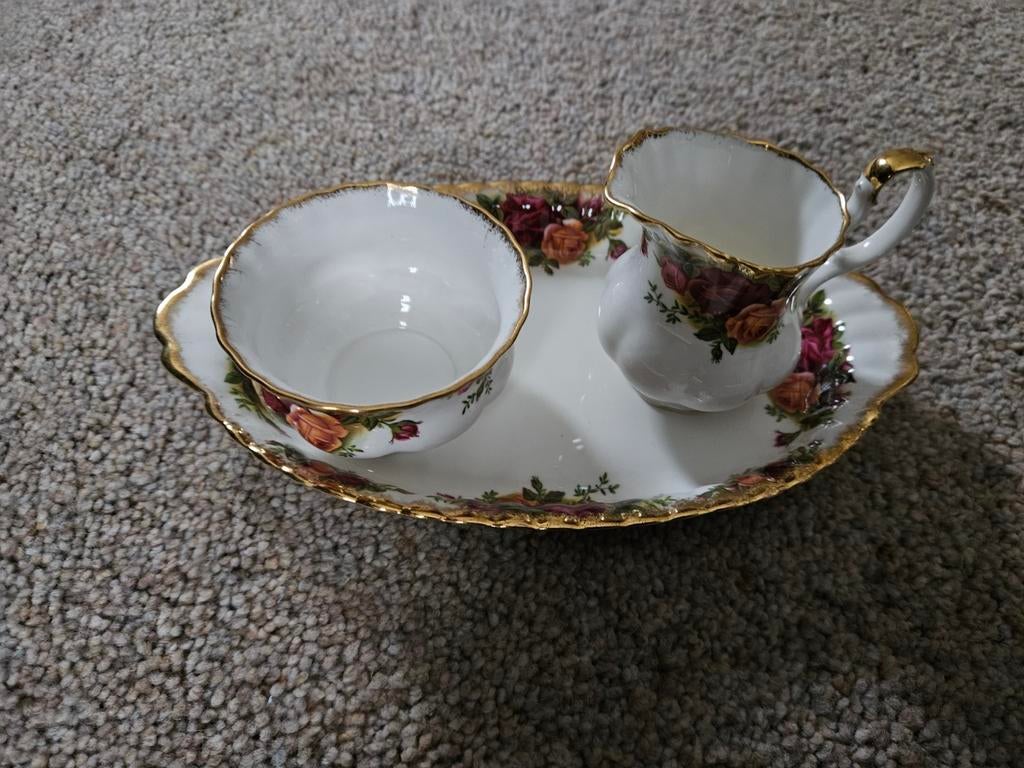 Royal Albert Old Country Roses Melkkan en Kopje op Schotel, Ophalen of Verzenden