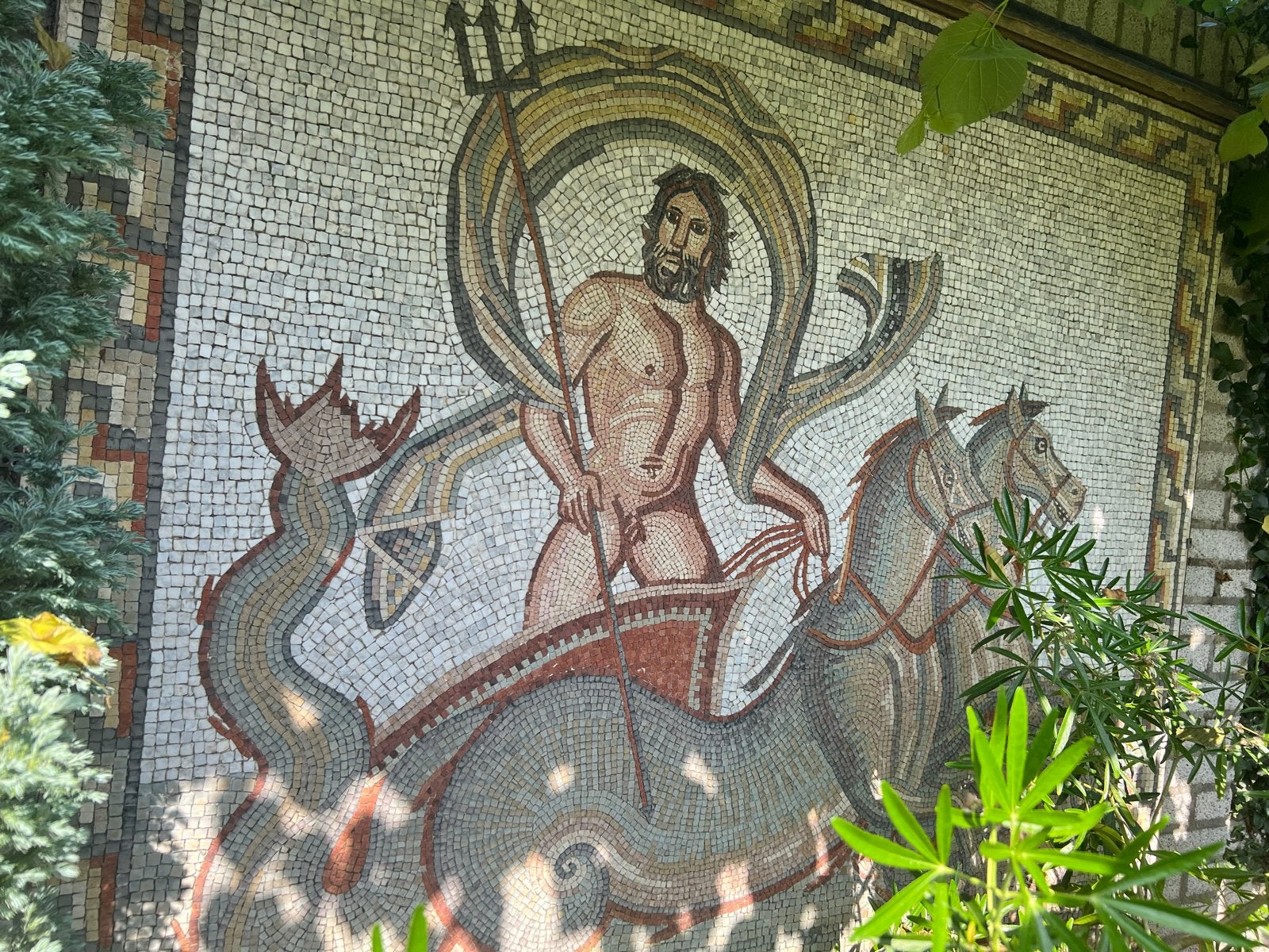 Uniek mozaïek van Neptunus en zeepaarden, Ophalen