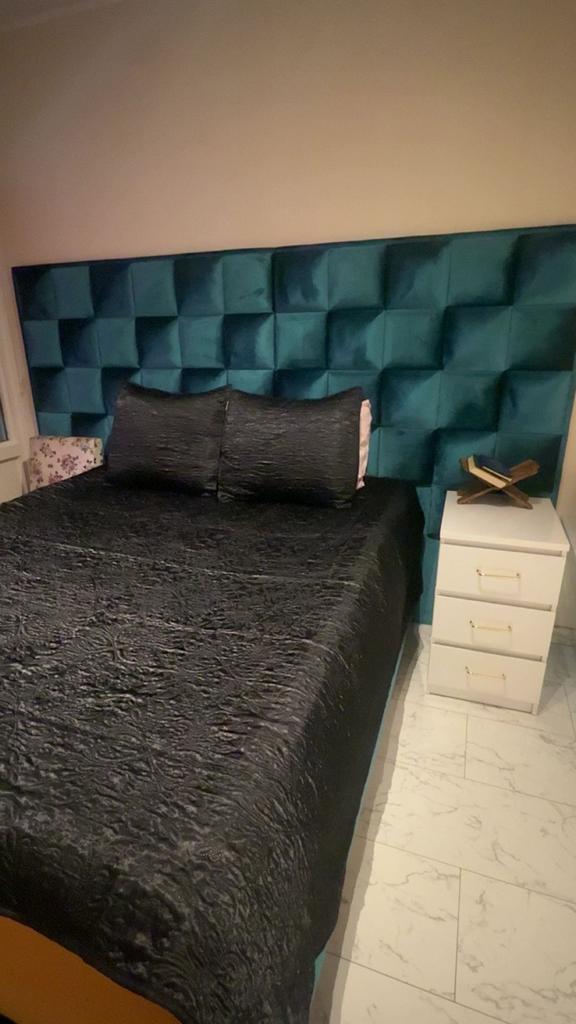Tweepersoonsbed met gestoffeerd hoofdbord, Ophalen, Gebruikt, Overige kleuren, Tweepersoons