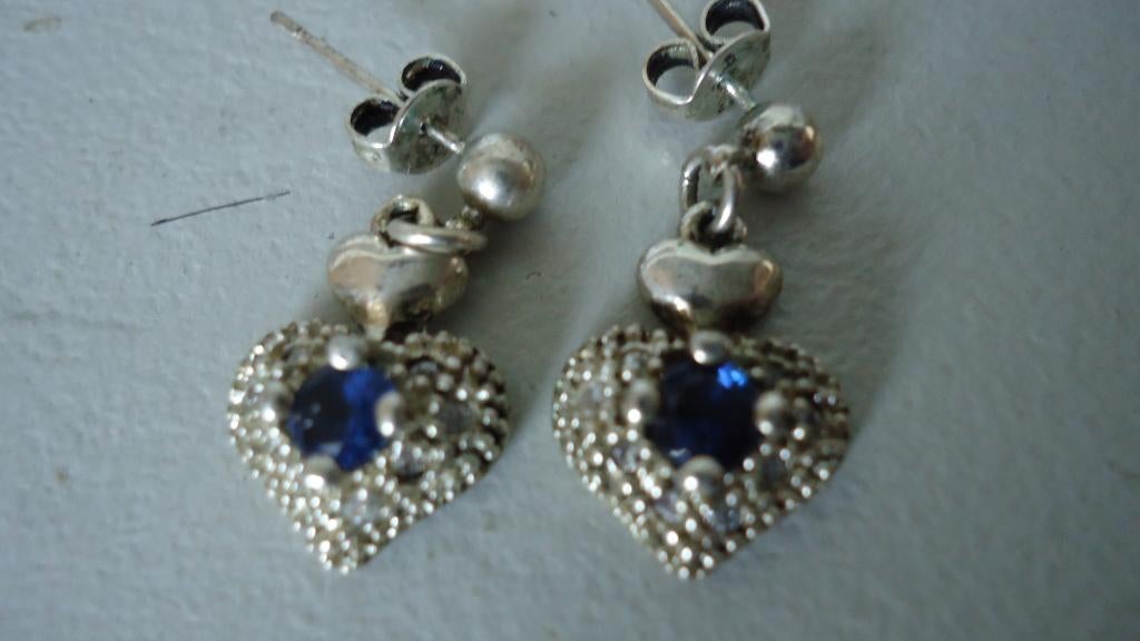 Sterling zilveren oorbellen met blauwe saffier steentjes, Sieraden, Tassen en Uiterlijk, Oorbellen, Hangers, Blauw, Ophalen of Verzenden