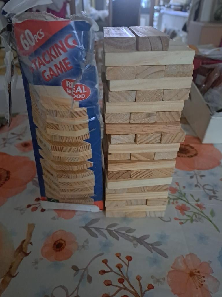 Jenga Stacking Game - 56 Houten Blokken, Vijf spelers of meer, Ophalen of Verzenden, Gebruikt