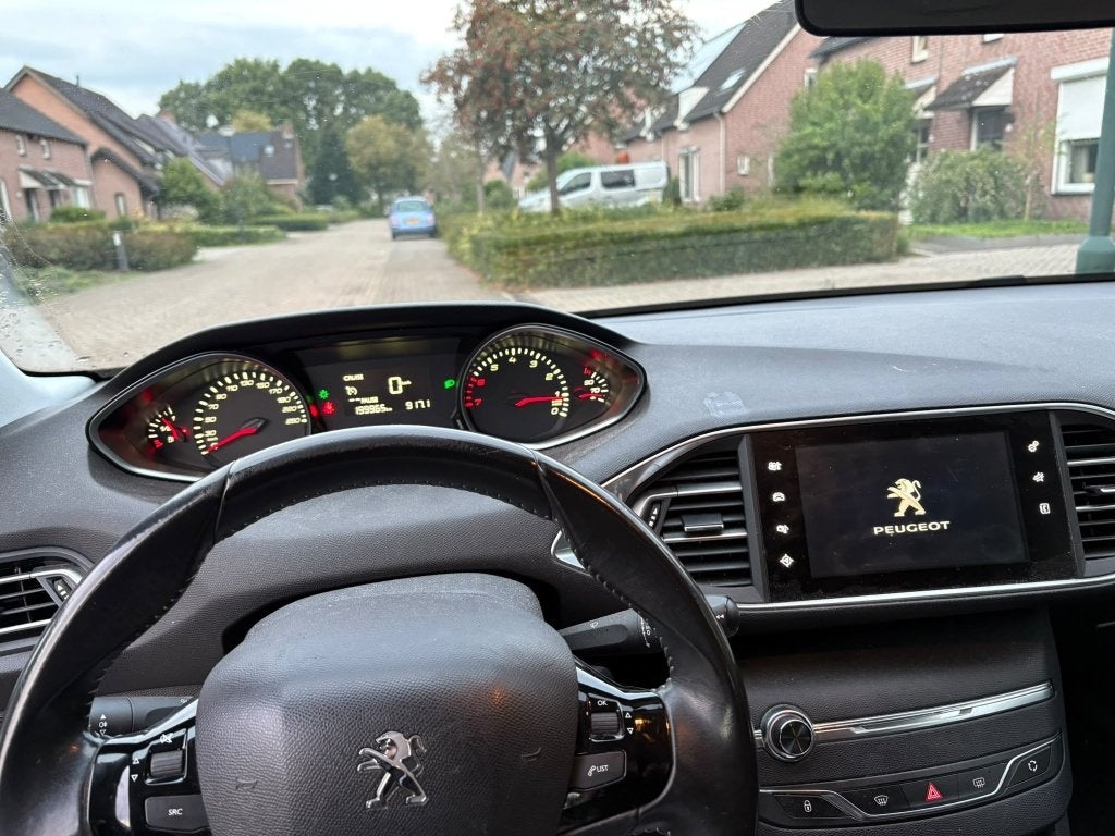 Foto 4 van Peugeot 308 1.2VTI / 60kW / 82pk  /5-D / 2013 Blauw