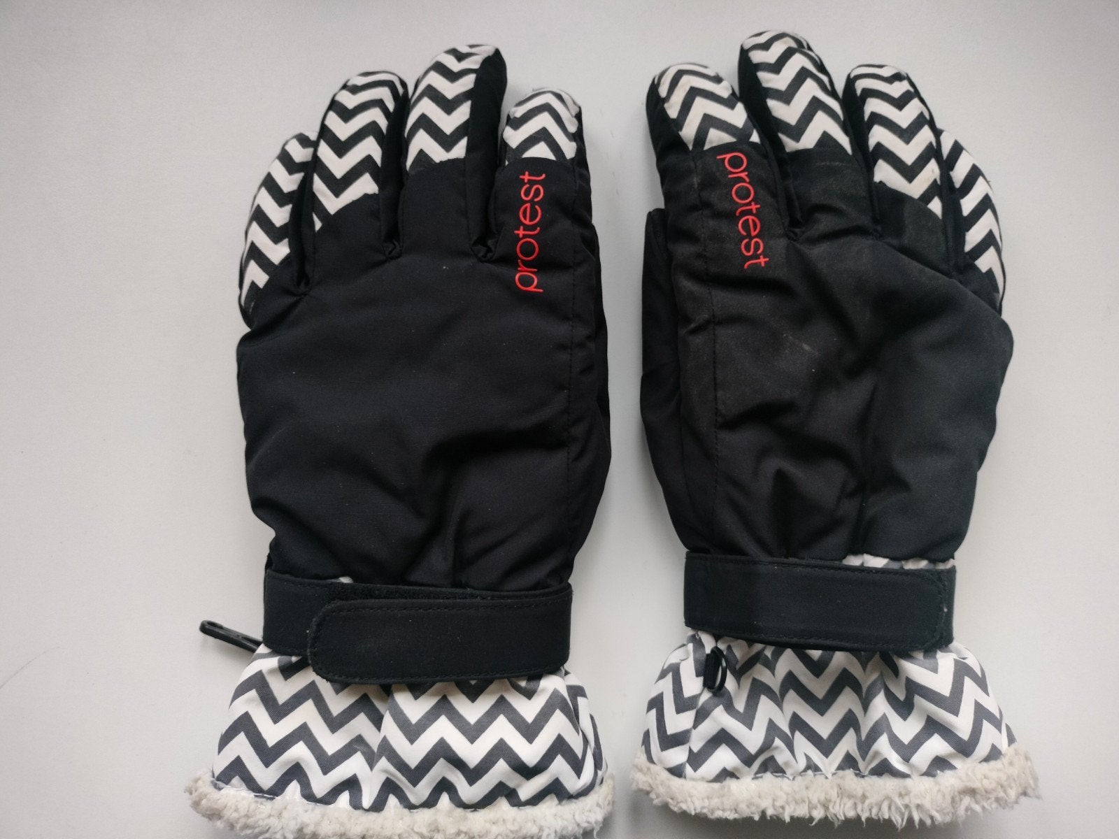 Gevoerde handschoenen - Protest maat S zwart, Ophalen of Verzenden, Zo goed als nieuw, Maat 38/40 (M), Handschoenen