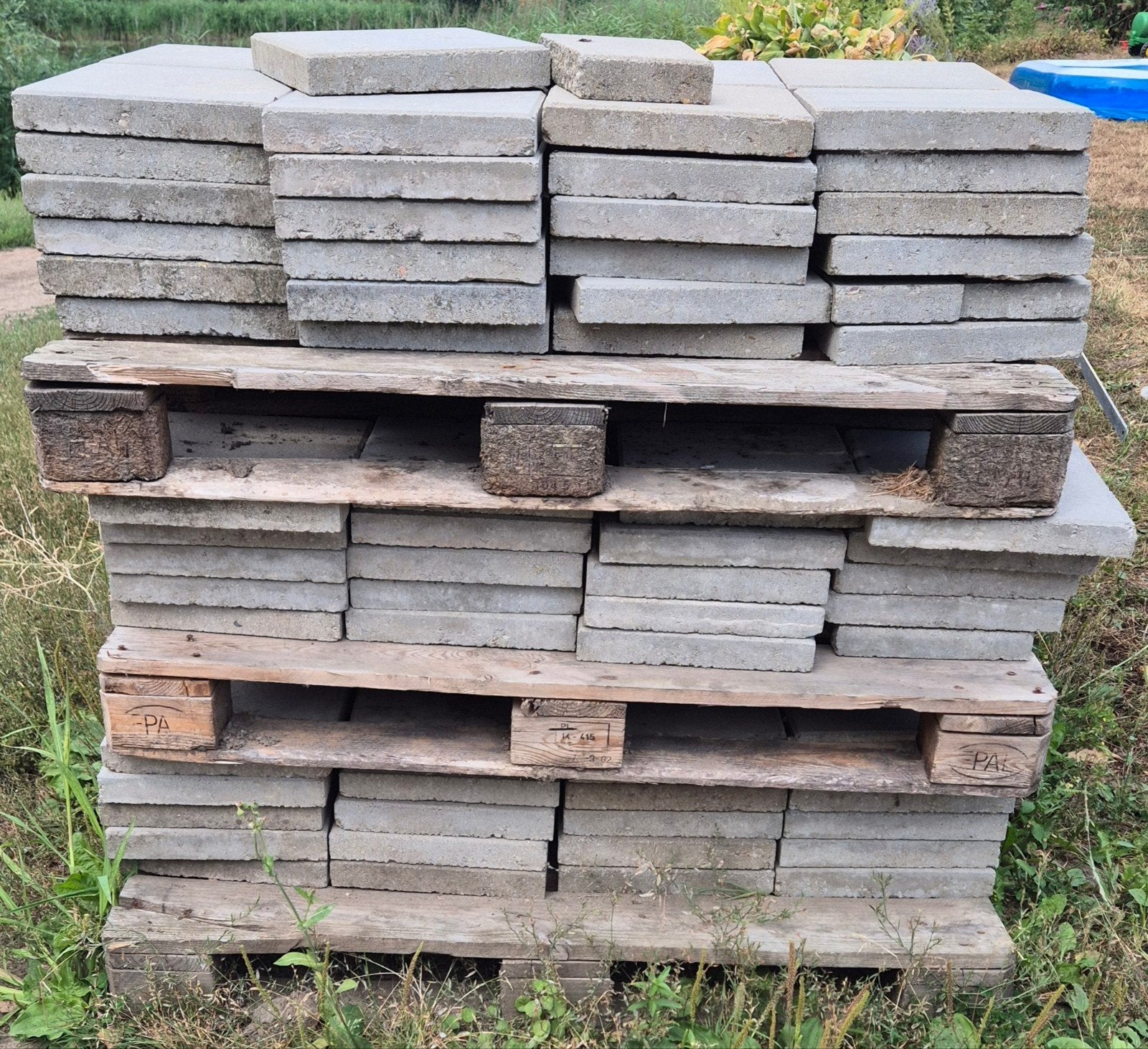 Gebruikte betontegels voor terras of pad, Tuin en Terras, Tegels en Klinkers, Ophalen, Gebruikt, 10 m² of meer, Beton