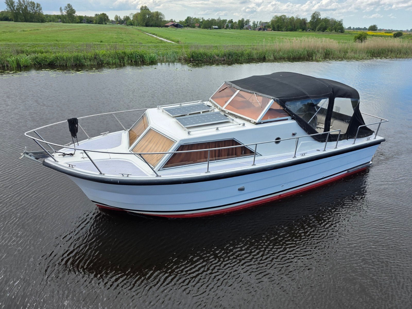 Nette polysester kruiser met binnenboordmotor, Watersport en Boten, Benzine, Ophalen of Verzenden, Toilet, 40 pk
