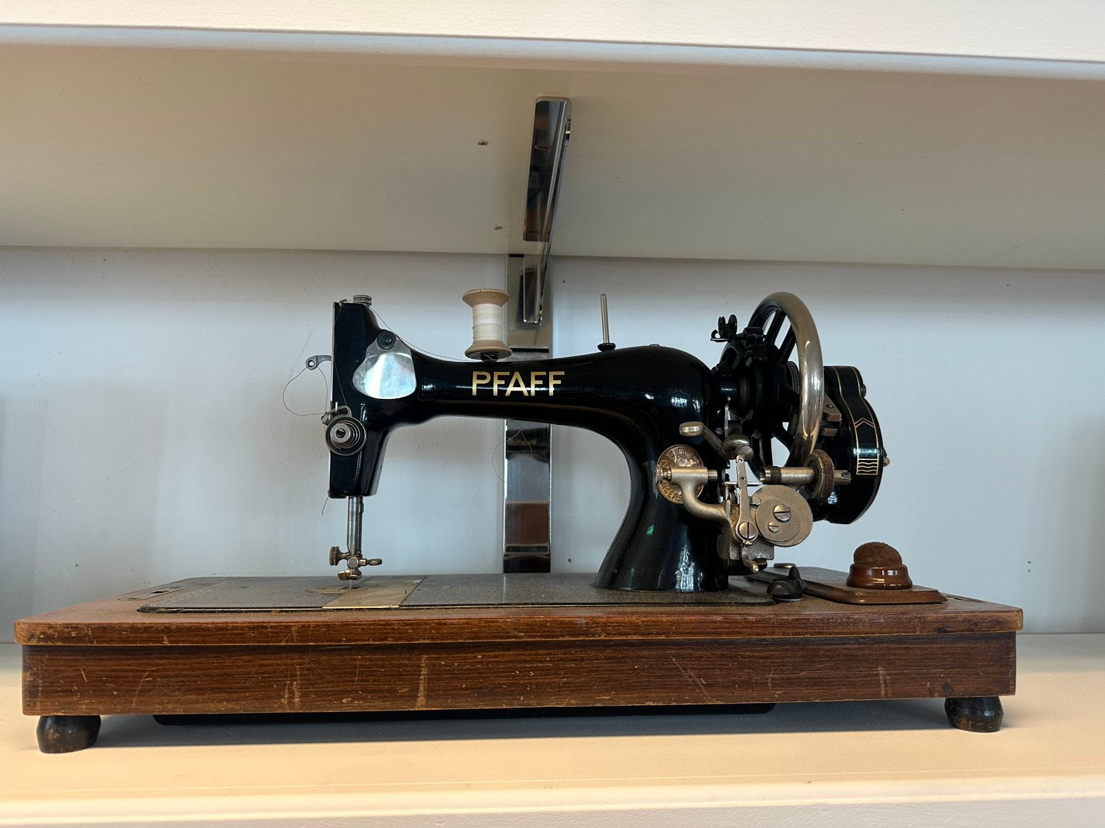 Antike Pfaff naaimachine, Ophalen