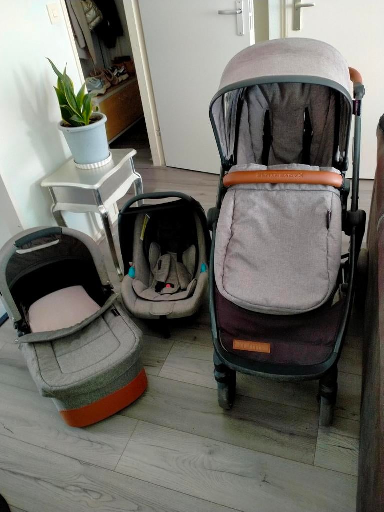 X-Adventure Combiwagen 3-in-1 met autostoeltje en reiswieg, Kinderen en Baby's, Kinderwagens en Combinaties, Zo goed als nieuw