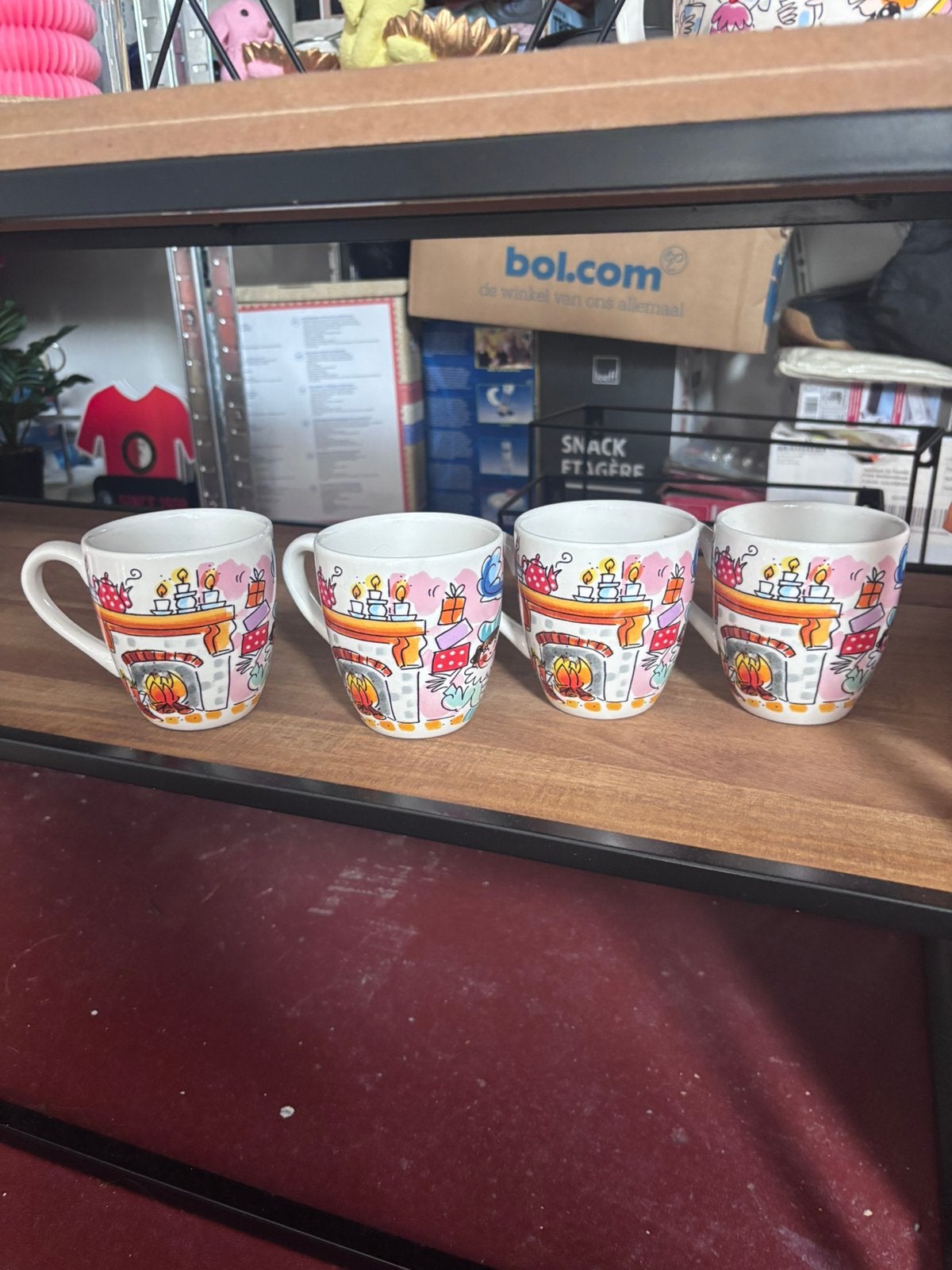 4 sinterklaas mokken., Ophalen of Verzenden, Zo goed als nieuw, Blond Amsterdam, Kop(pen) en/of Schotel(s)