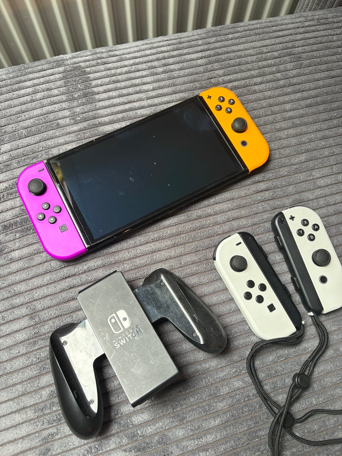 Nintendo Switch OLED met extra controllers en 3 spellen, Ophalen, Zo goed als nieuw, Met 2 controllers, Switch OLED