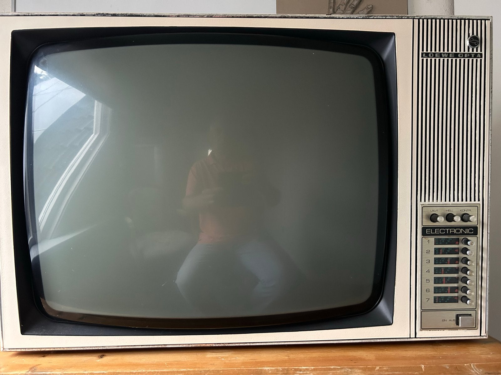 Loewe Opta televisie, wit, voor de liefhebber, Antiek en Kunst, Antiek | Tv's en Audio, Ophalen