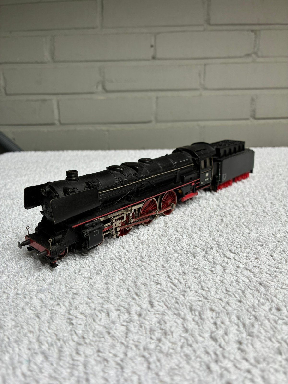 Märklin HO 3048 Stoomlocomotief BR 01 097 van de DB + tender, Hobby en Vrije tijd, Wisselstroom, Locomotief, Ophalen of Verzenden