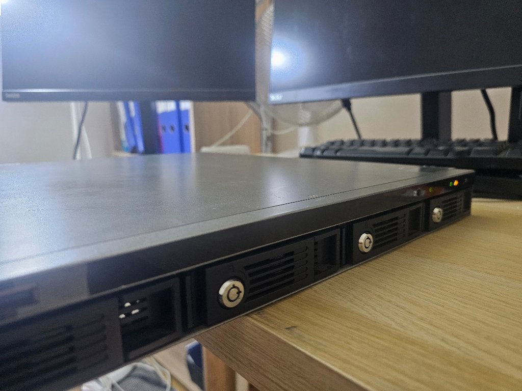 QNAP TS-439u-RP (redundant power) NAS, Computers en Software, Servers, Gebruikt, Minder dan 4 GB, Hot swappable onderdelen, Minder dan 2 Ghz