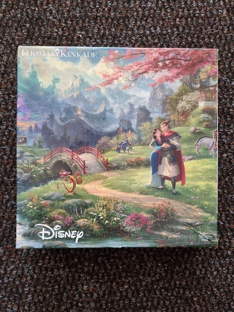 Disney puzzle Thomas Kinkade -> Mulan Blossoms of Love, Ophalen of Verzenden, 500 t/m 1500 stukjes, Nieuw, Puzzelboek