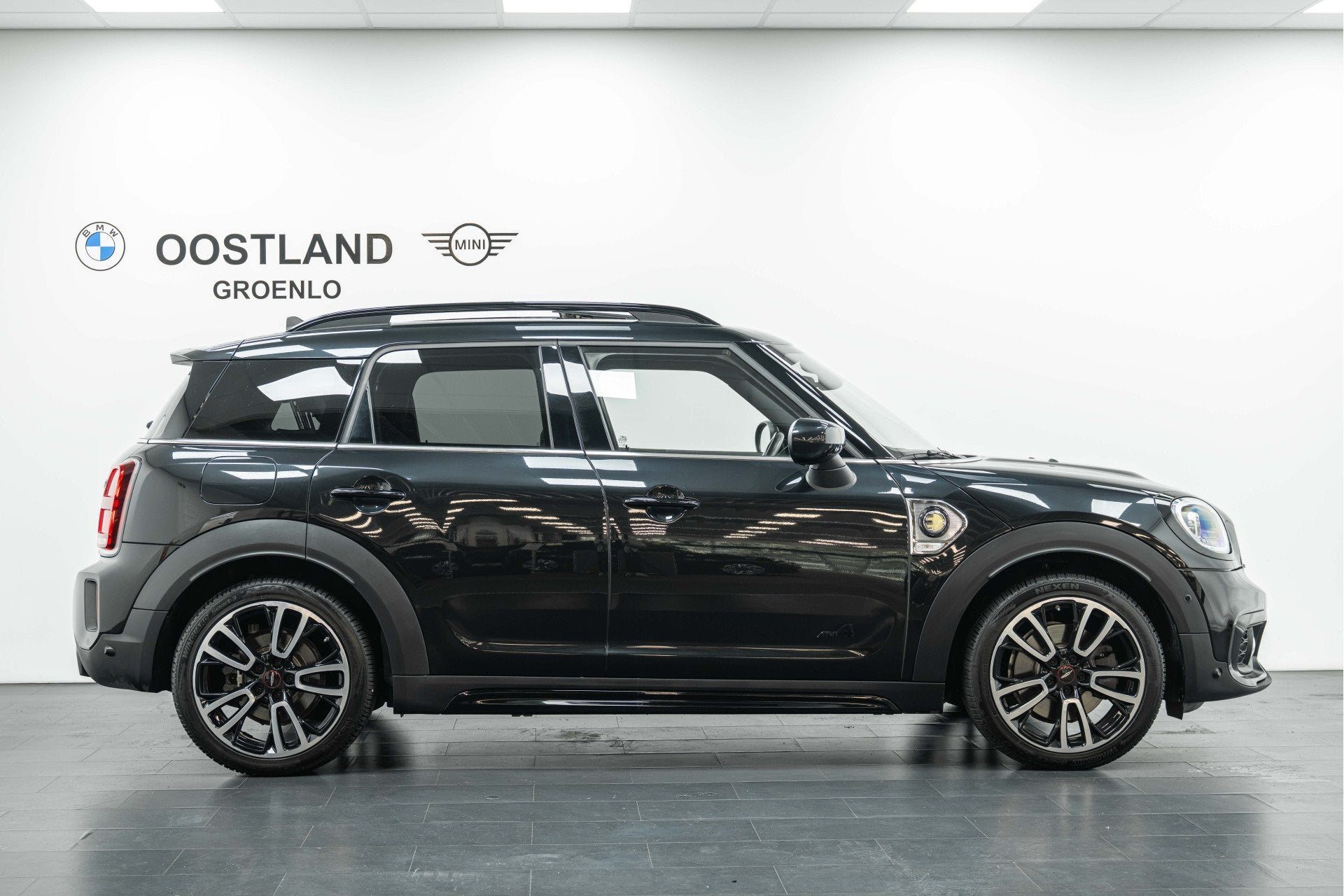 MINI Countryman Cooper S E ALL4 JCW Automaat / Panoramadak /, Auto's, Automaat, Gebruikt, Countryman, Zwart