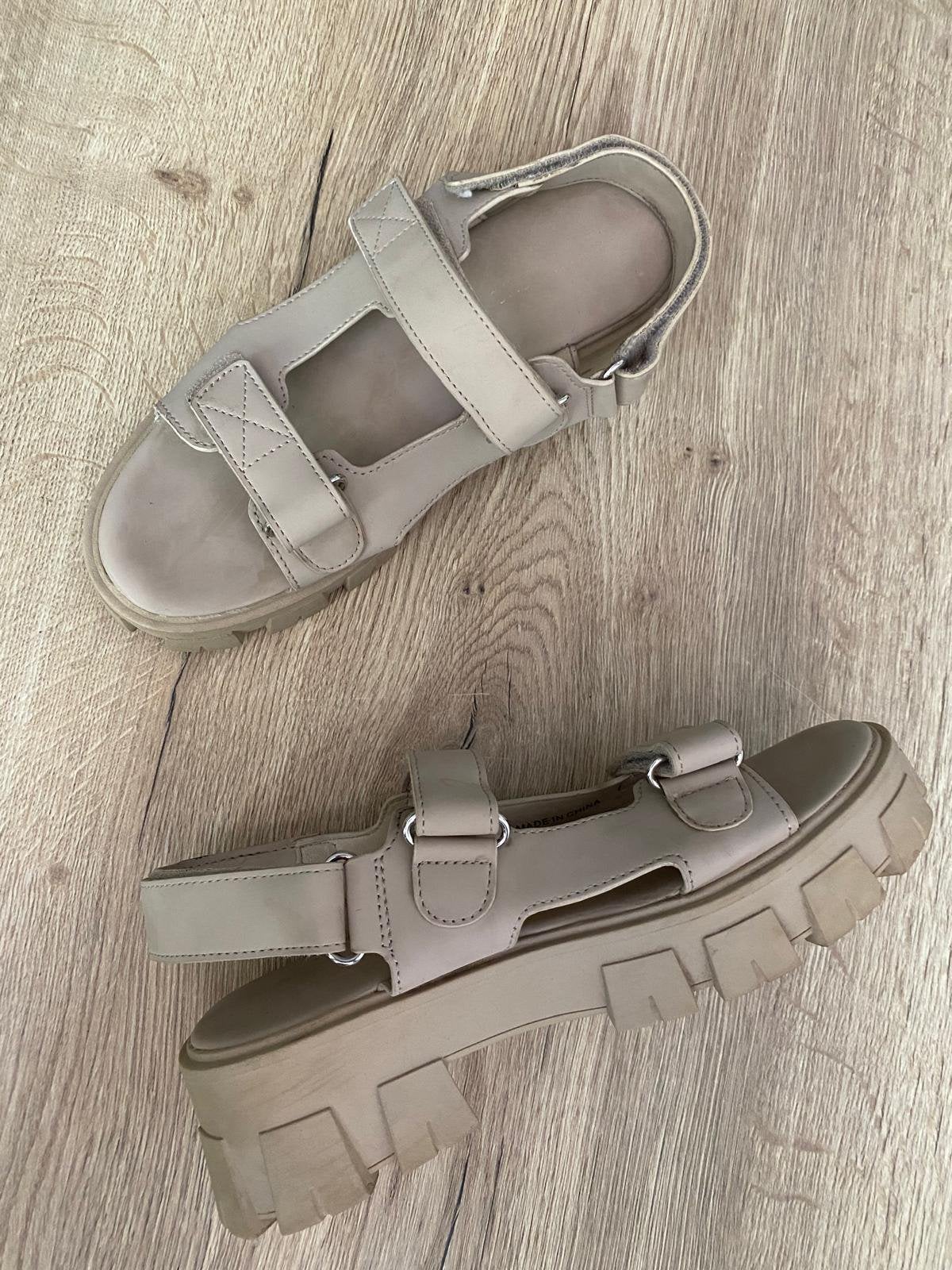 ASOS beige chunky platform sandalen – maat 38, Kleding | Dames, Beige, Zo goed als nieuw, Sandalen of Muiltjes, Ophalen of Verzenden