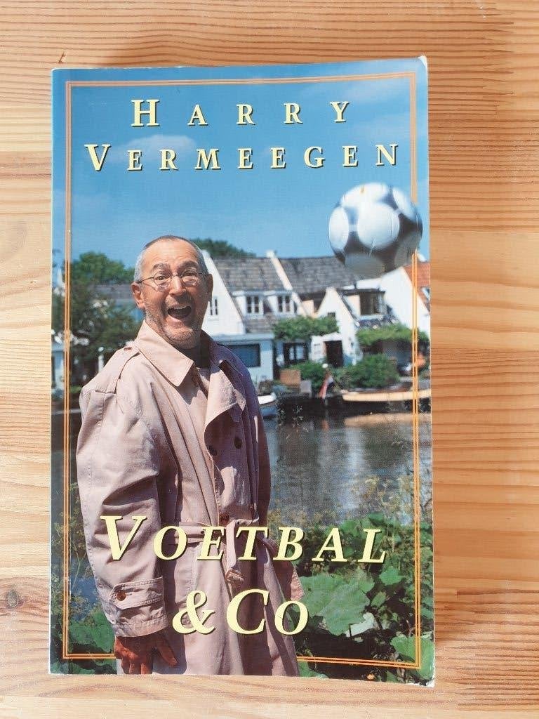 Boek - Harry Vermegen - Voetbal & CO, Ophalen of Verzenden, Gelezen, Balsport