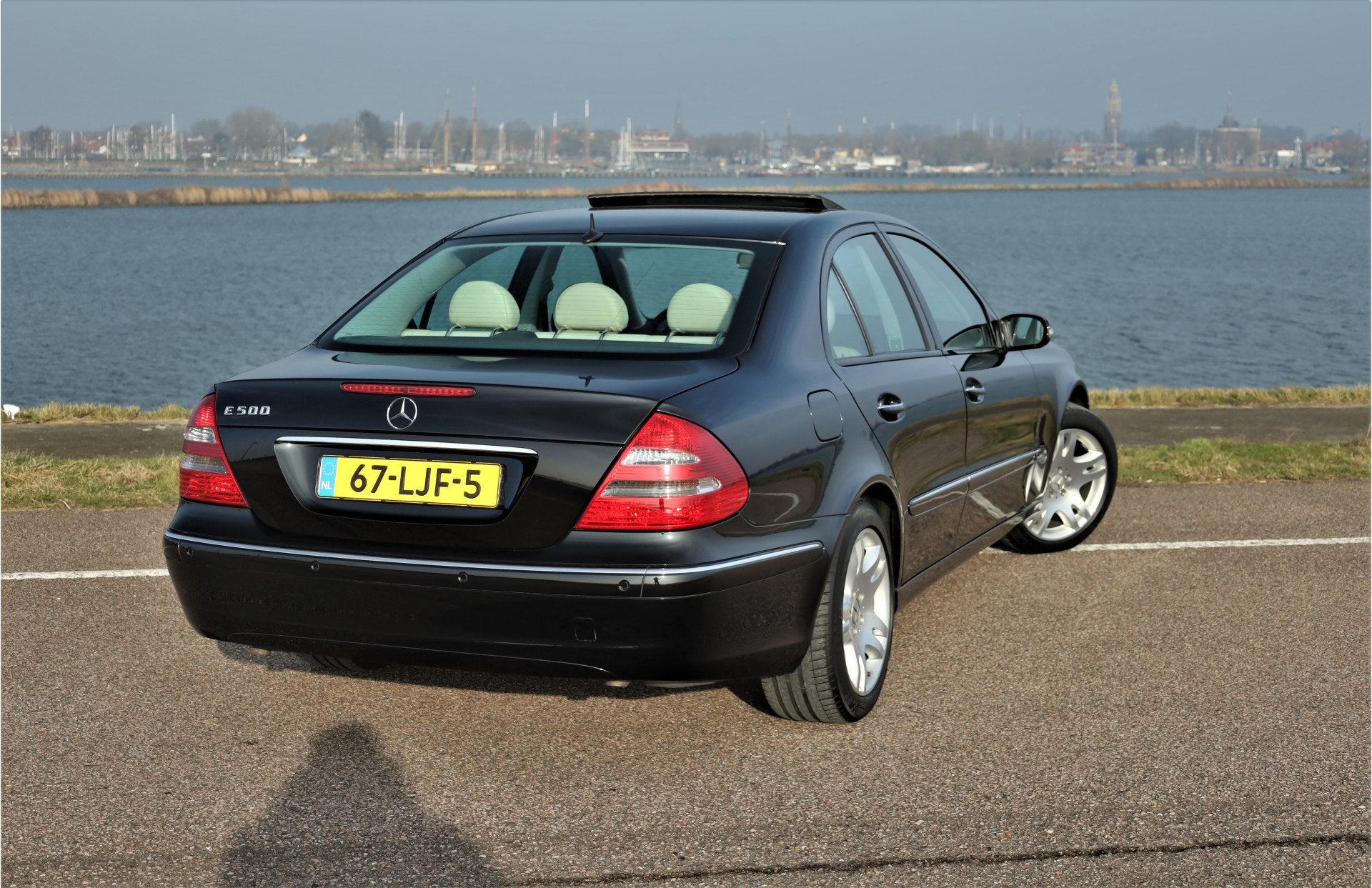 Mercedes-Benz E-Klasse E 500 Elegance Designo Youngtimer, Auto's, Automaat, Achterwielaandrijving, Gebruikt, Zwart