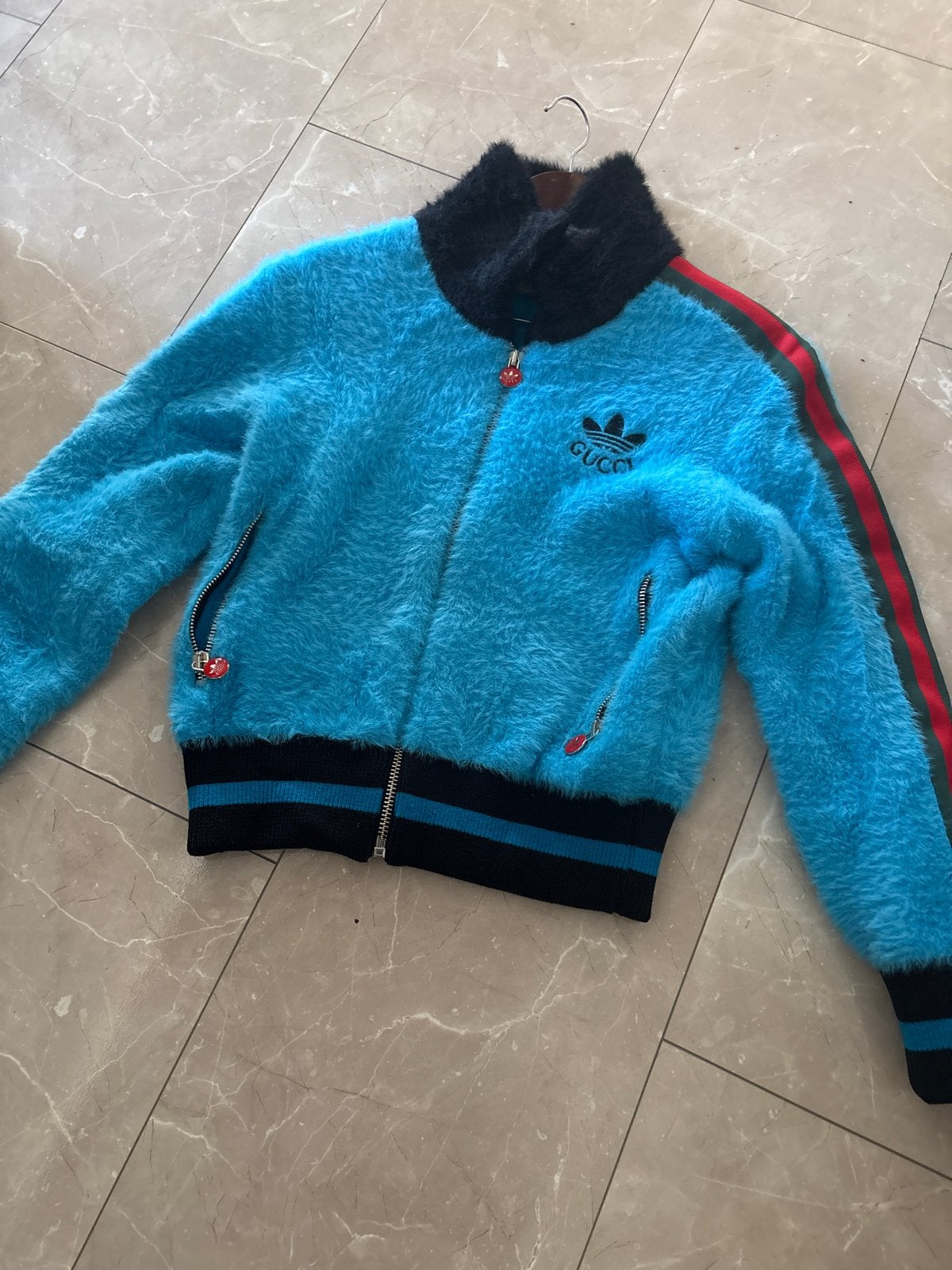 Gucci x Adidas vest - Blauw pluizig jack, Ophalen of Verzenden, Zo goed als nieuw, Maat 38/40 (M), Blauw