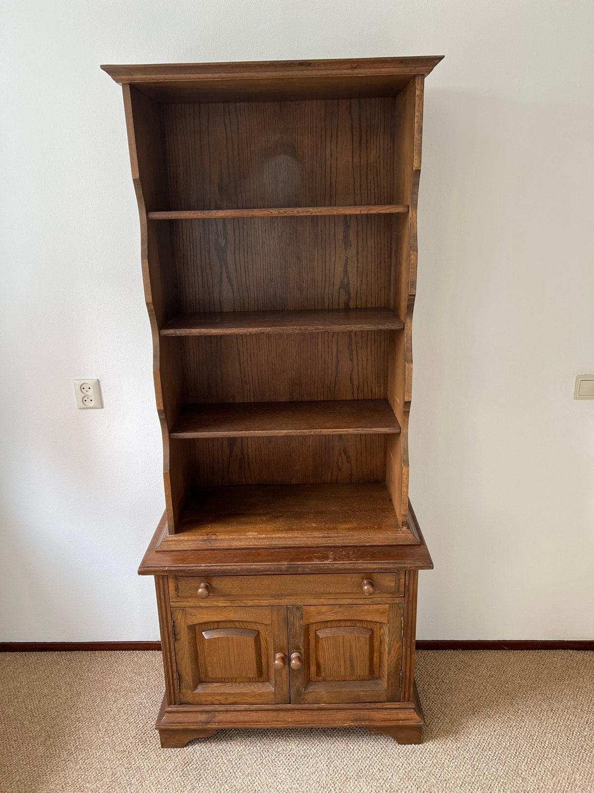 Eiken dekenkast met Opbergruimte Eiken buffetkast., Huis en Inrichting, Kasten | Buffetkasten, Ophalen, Gebruikt, 200 cm of meer