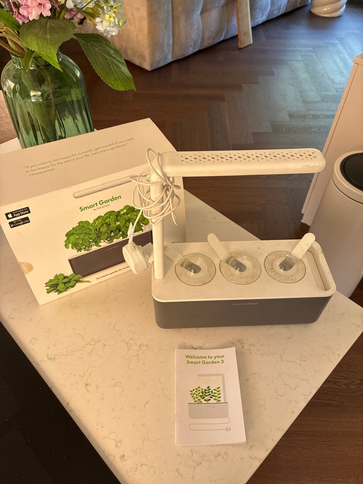 Click & Grow Smart Garden 3 - Slimme Binnenkweekset, Ophalen of Verzenden, Zo goed als nieuw, Kweekbak