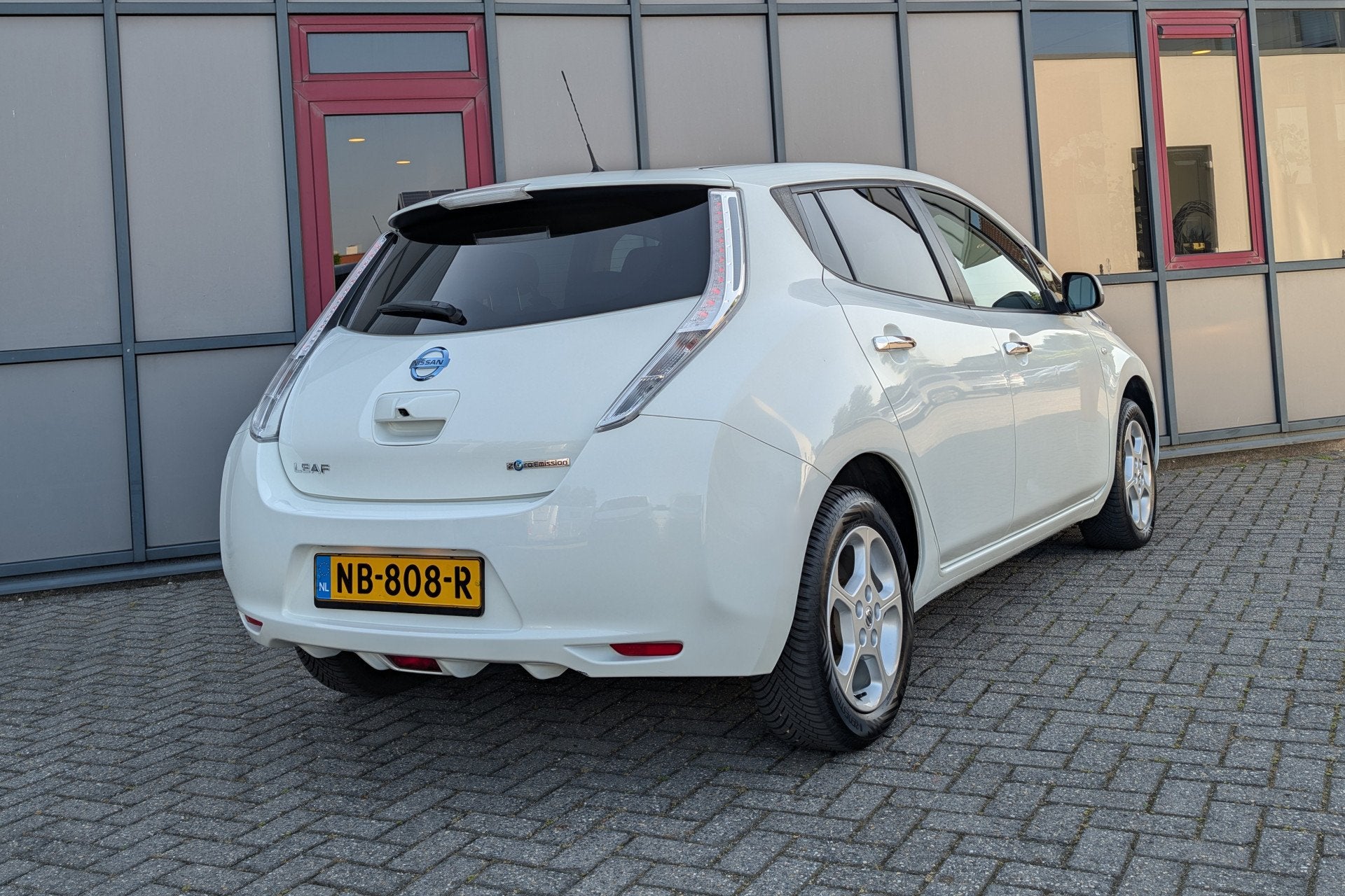 Nissan Leaf Acenta 30kWh SOH 71% Comfort Pack (bj 2017), Auto's, Nissan, Gebruikt, Wit, Origineel Nederlands, Grijs