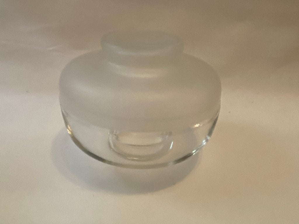 Retro Prachtige kristallen koekschaal met gesatineerd deksel, Gebruikt, Schaal, Rond, Ophalen of Verzenden