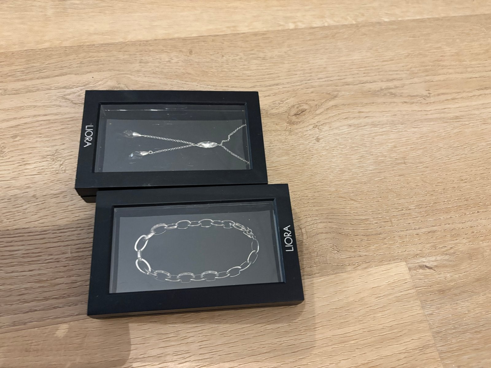 Liora ketting en armband set - Zilverkleurig, Ophalen of Verzenden, Zo goed als nieuw, Zilver, Overige materialen