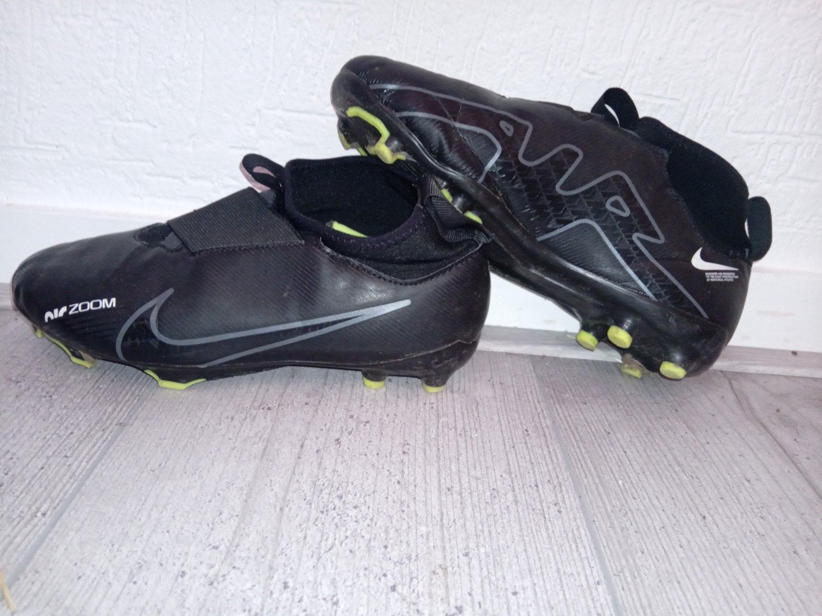 Nike Air voetbalschoenen met noppen - neon geel - maat 36,5, Ophalen, Gebruikt, Schoenen