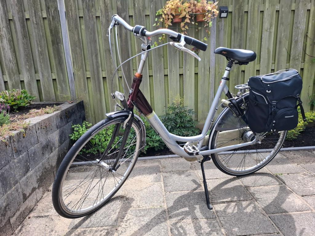 Batavus Damesfiets met lage instap en fietstas, Ophalen, Velgrem, Batavus, Versnellingen