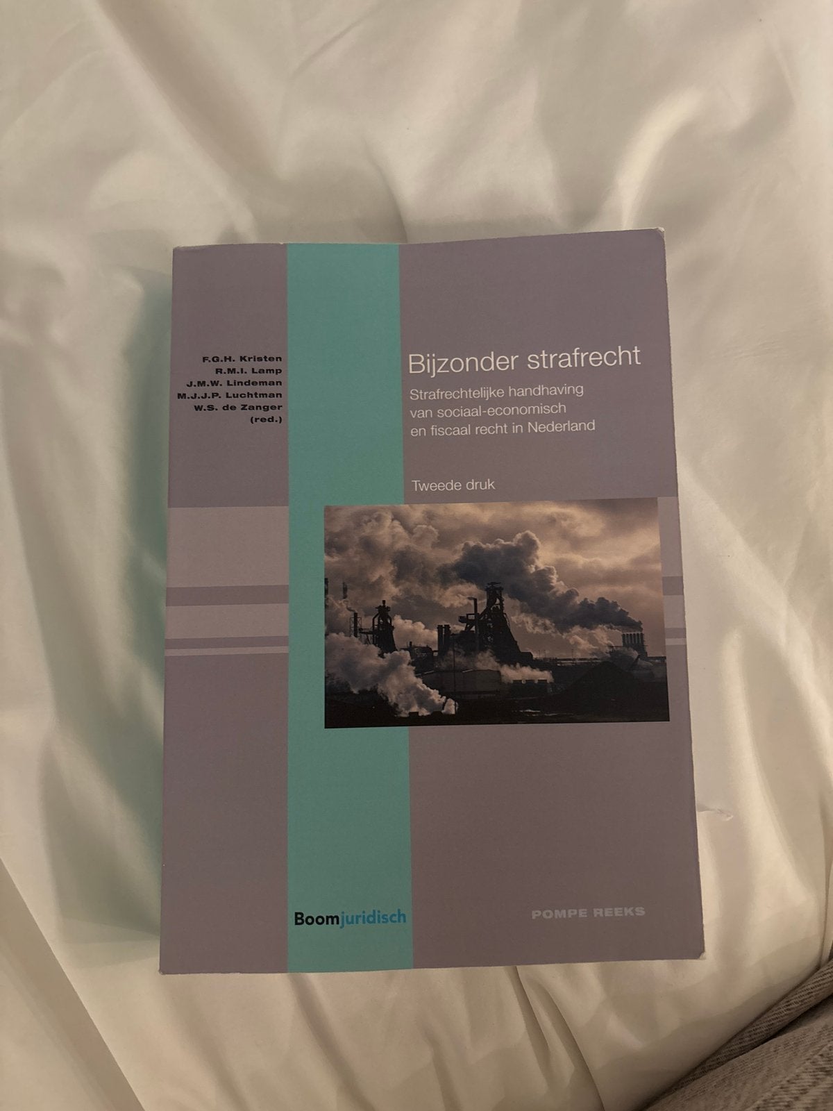 Bijzonder Strafrecht - Strafrechtelijke handhaving, Ophalen of Verzenden, Gamma, Gelezen, WO