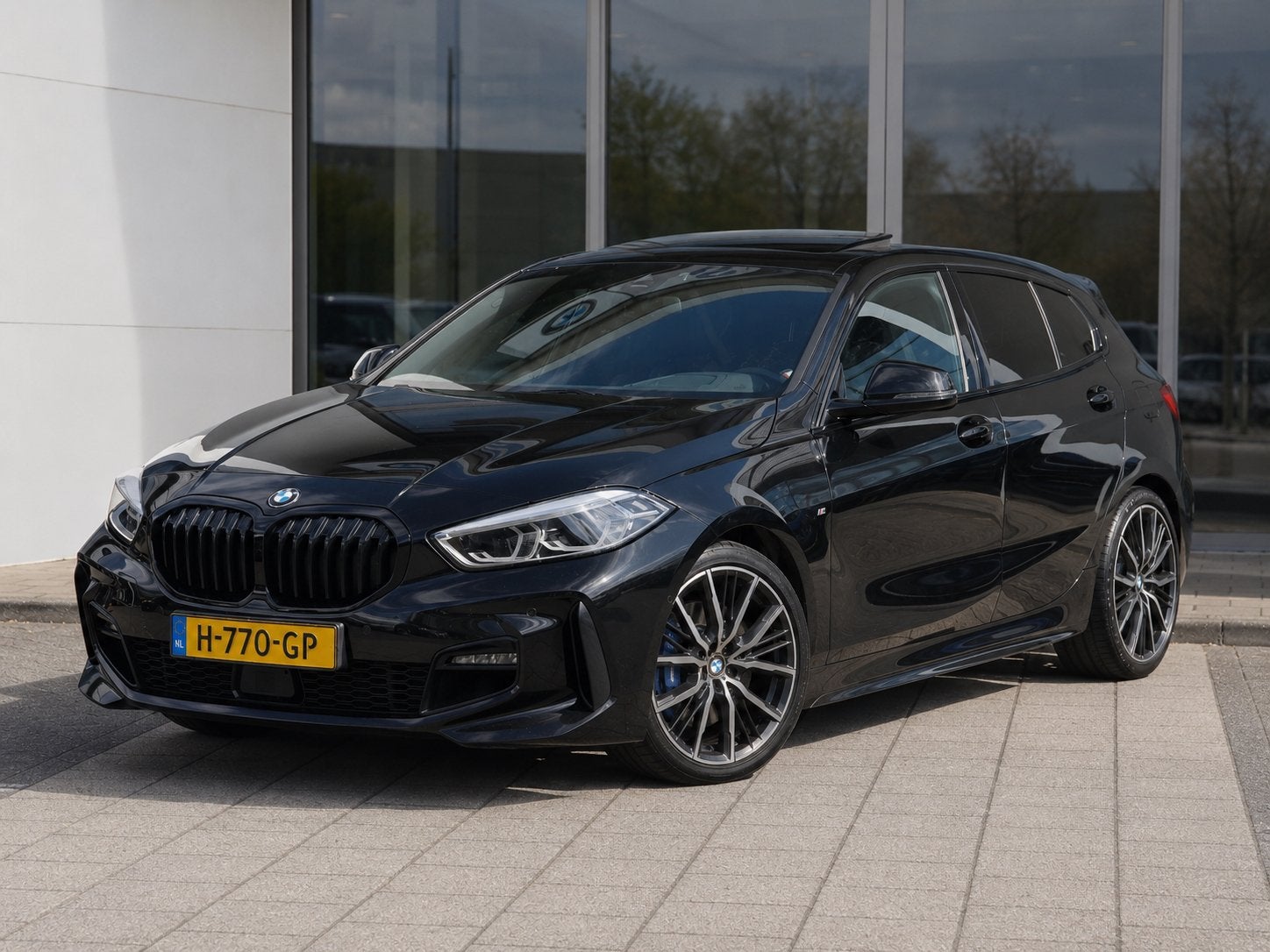 BMW 1-Serie 118i M Sport Head-up Kuipstoelen Pano Stuurverw., 15 km/l, Zwart, Parkeerassistent, Particulier