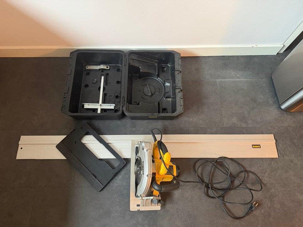 DeWalt Cirkelzaag D23650-QS met geleiderail en koffer, Doe-het-zelf en Verbouw, Ophalen, Gebruikt, Cirkelzaag, 70 mm of meer