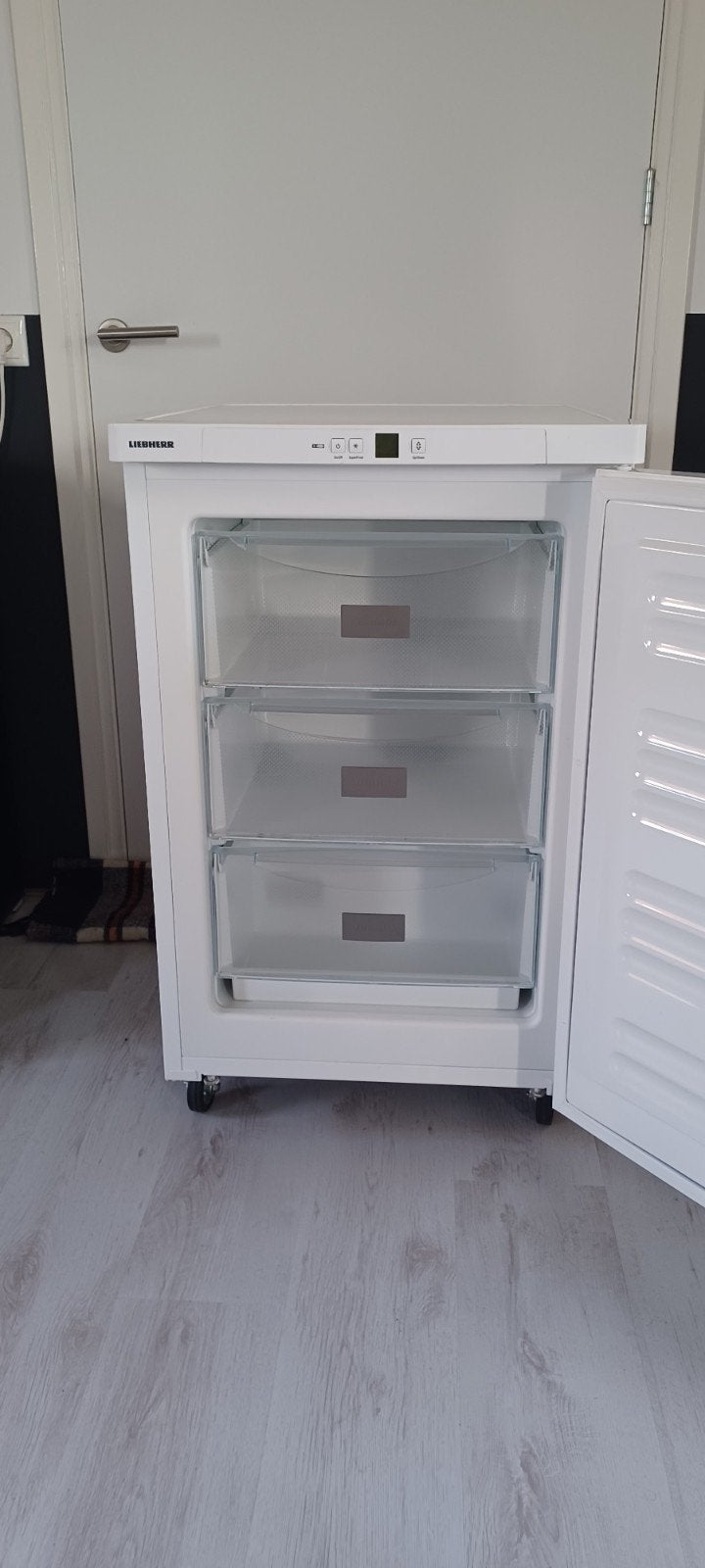 Liebherr vriezer met 3 ruime laden, Minder dan 60 cm, Zo goed als nieuw, Energieklasse A of zuiniger, Vrijstaand
