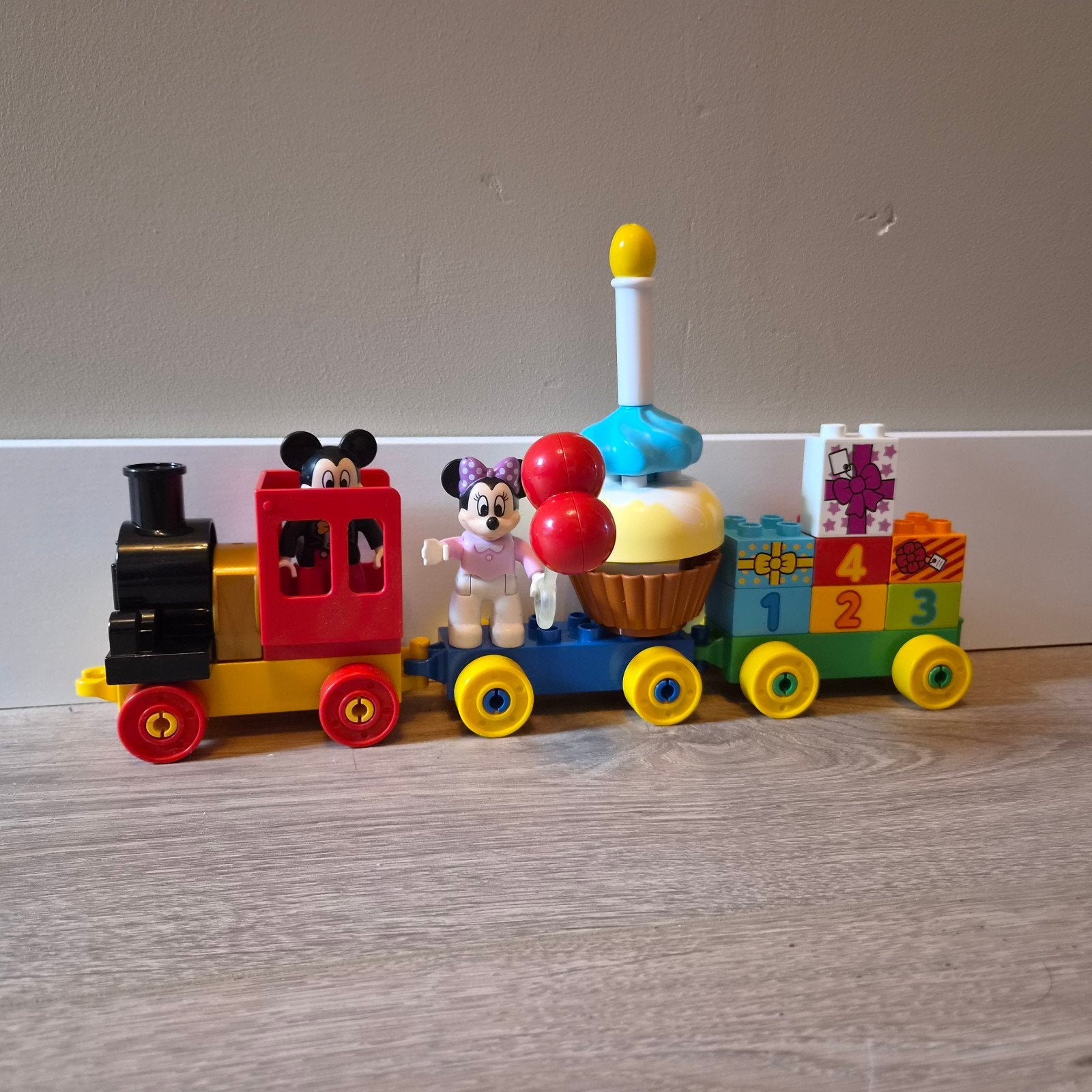 Lego Duplo Trein met Mickey en Minnie - Zo goed als nieuw, Ophalen, Inclusief minifiguren, Zo goed als nieuw, Complete set
