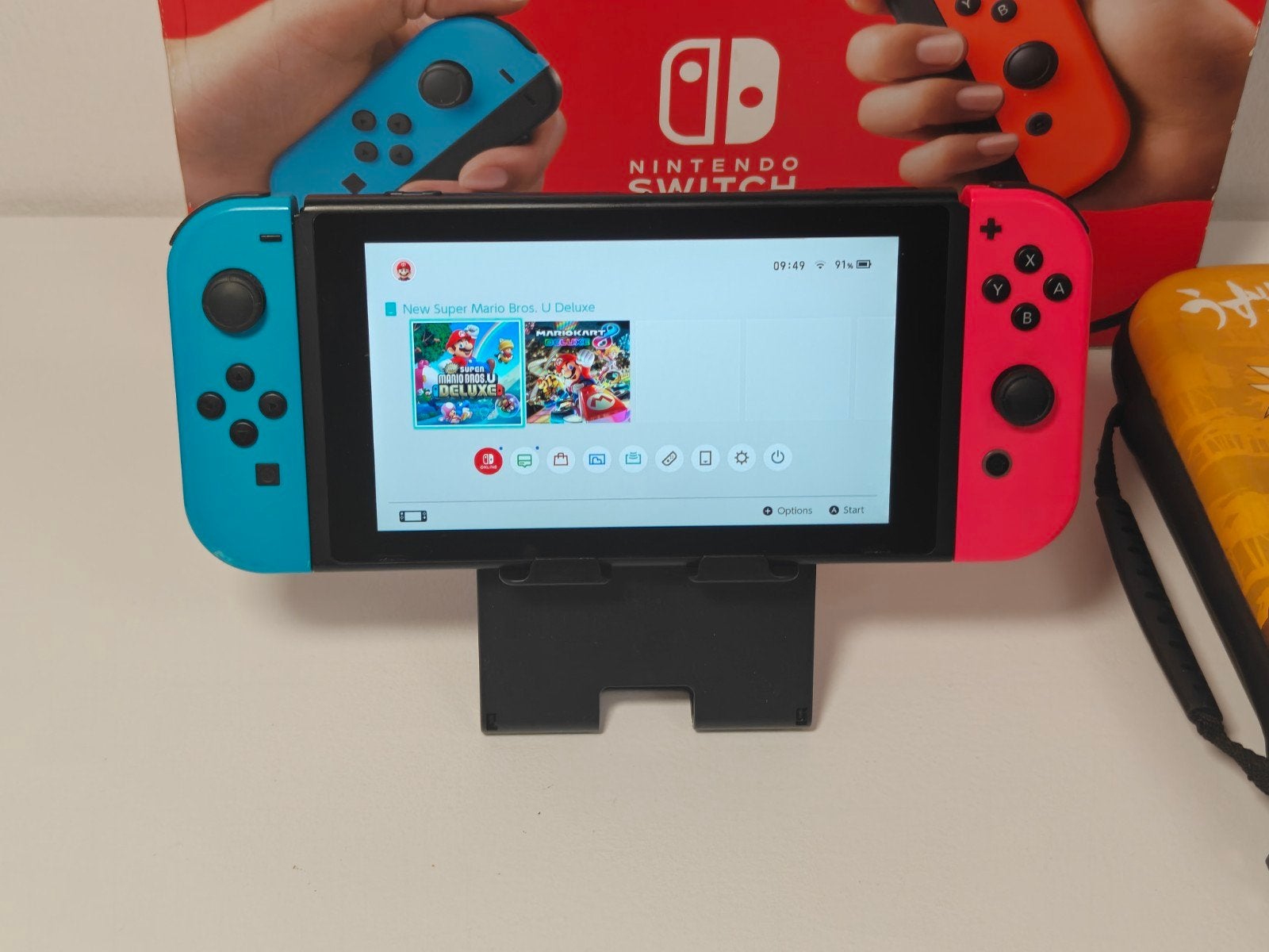 Nintendo Switch met Joy-Cons en hoesje, Gebruikt, Support@nintendo.com, Ophalen of Verzenden, 11-1 Kamitoba Hokodate-cho, Minami-ku, Kyoto 601-8501, Japan