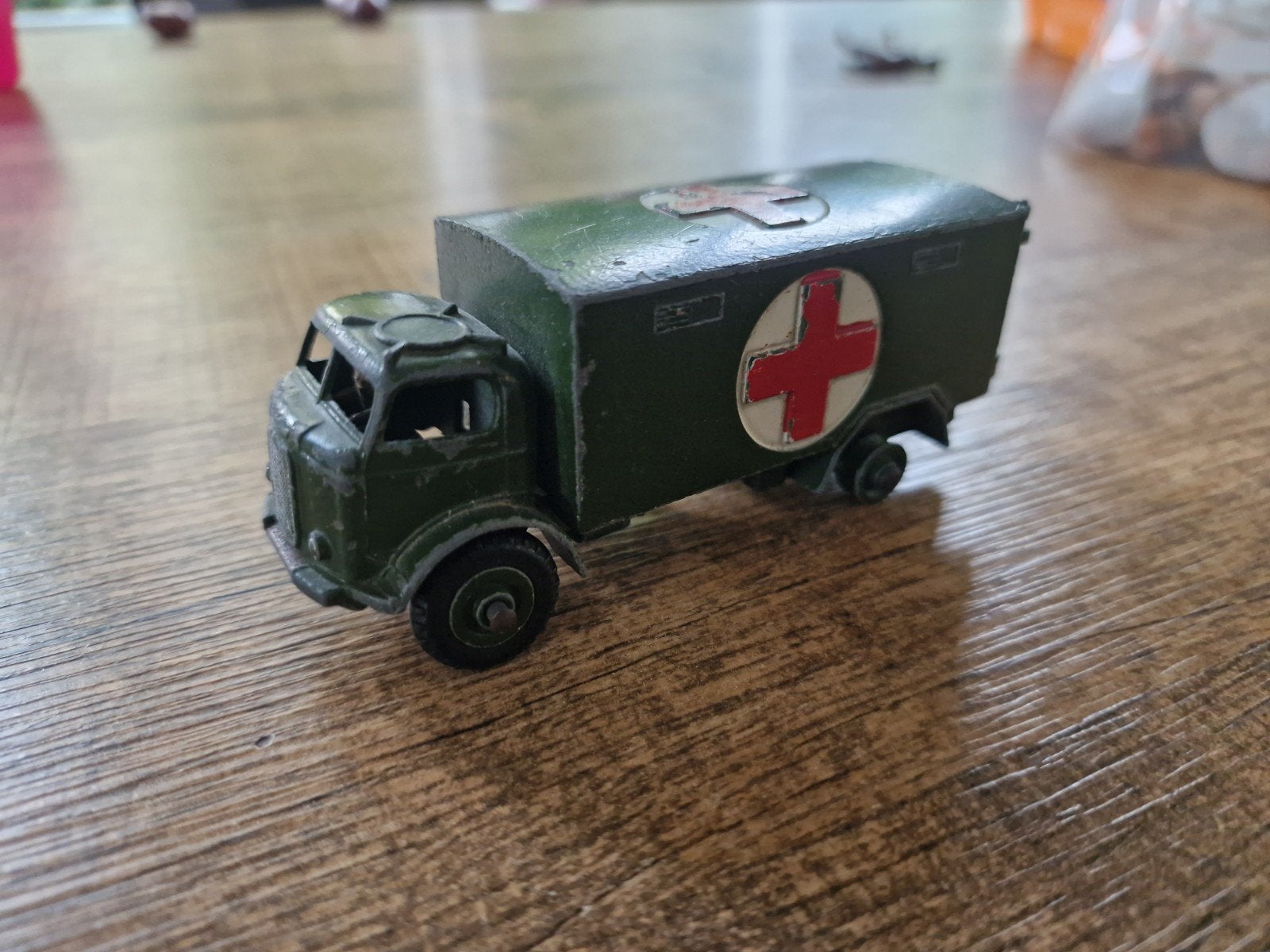 Dinky Toys Militair 625 Ambulance - Mist 3 Banden, Ophalen of Verzenden