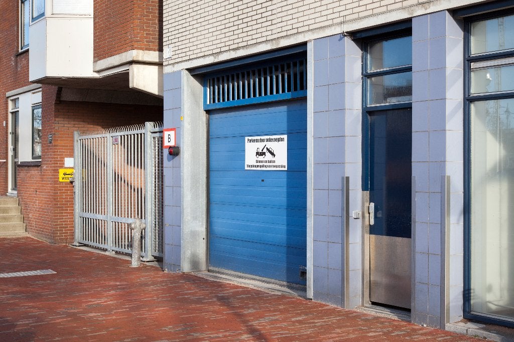 Parkeerplaats in centrum Leiden, Huizen en Kamers, Zuid-Holland