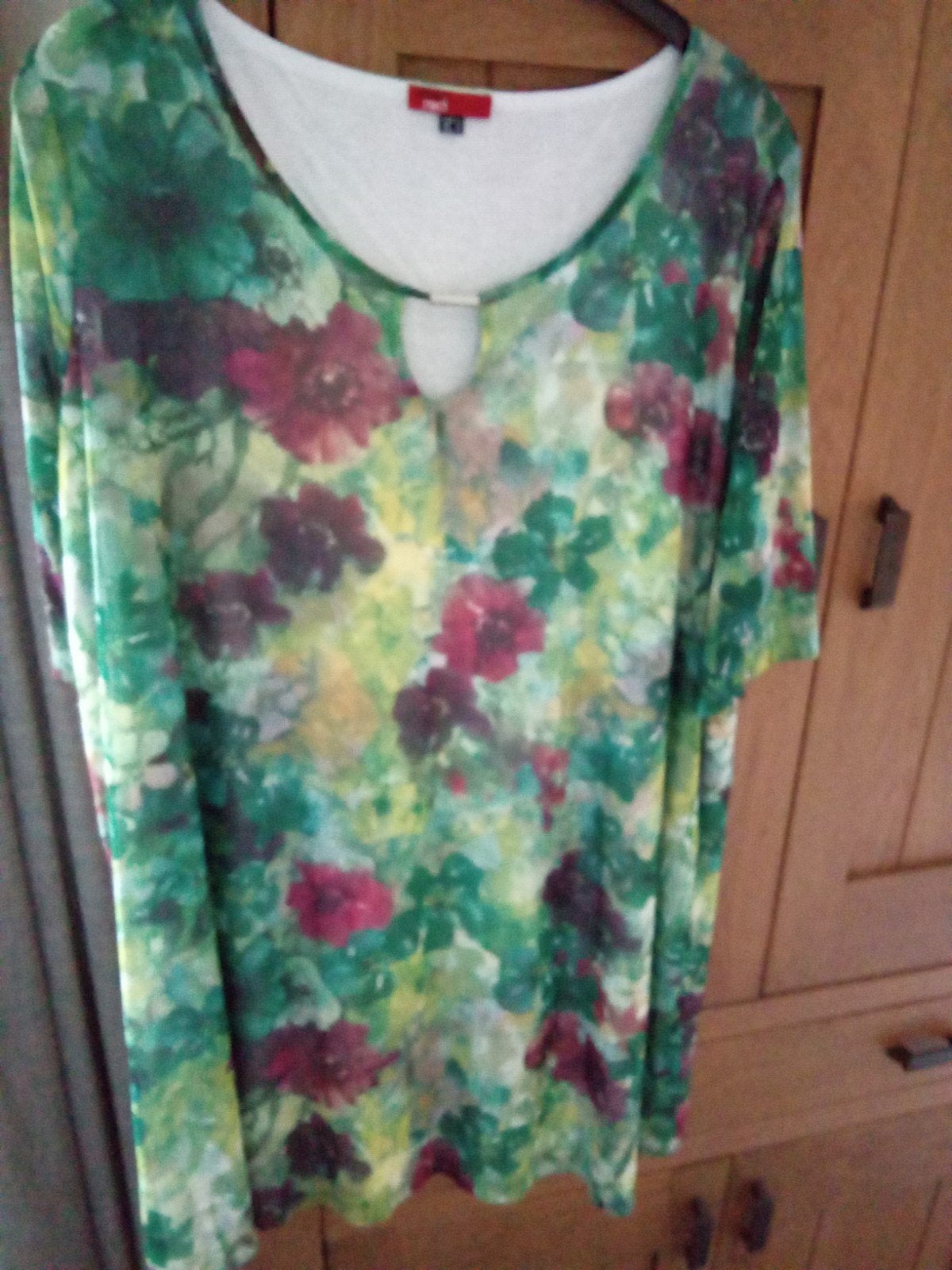 Een groen tuniek van x two red maat 52, Kleding | Dames, Verzenden, Zo goed als nieuw, Groen, Blouse of Tuniek