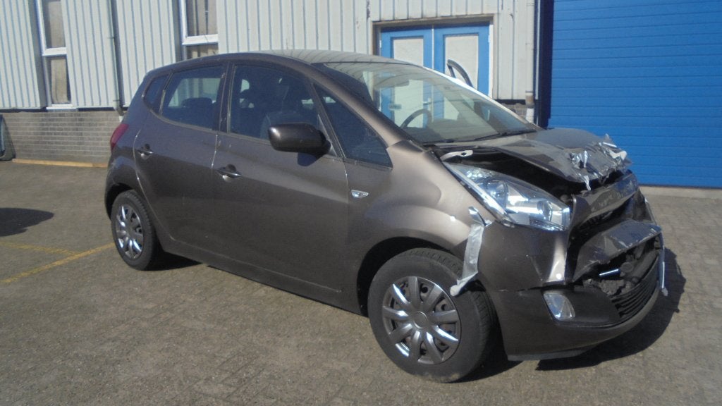 Carrosserie onderdelen voor kia venga - benzinemotor 1.4-16v, Ophalen of Verzenden, Voor, Kia, Bumper