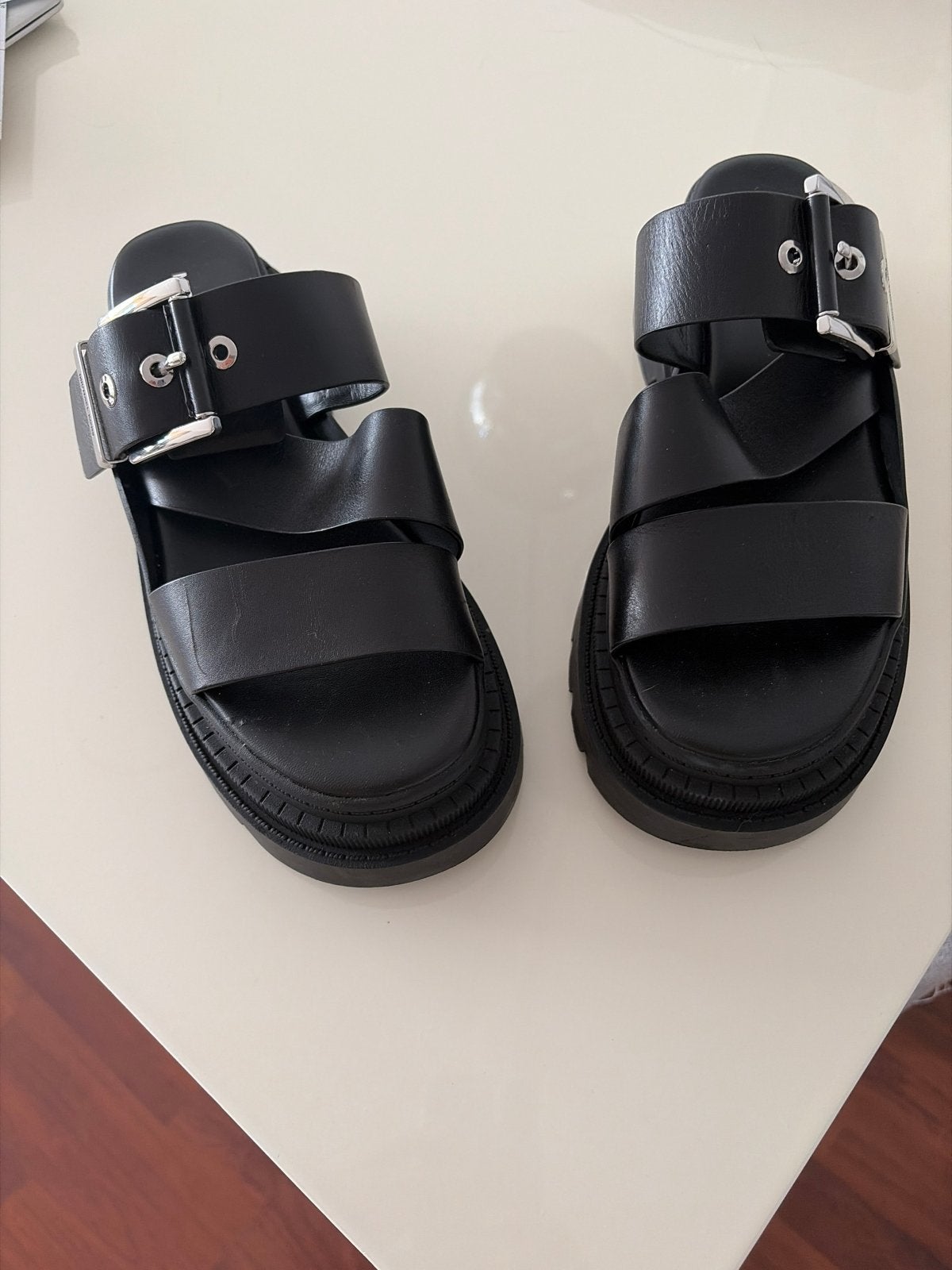 Michael Kors Zwarte Sandalen met Gespen - Maat 38, Ophalen of Verzenden, Zo goed als nieuw, Zwart, Sandalen of Muiltjes
