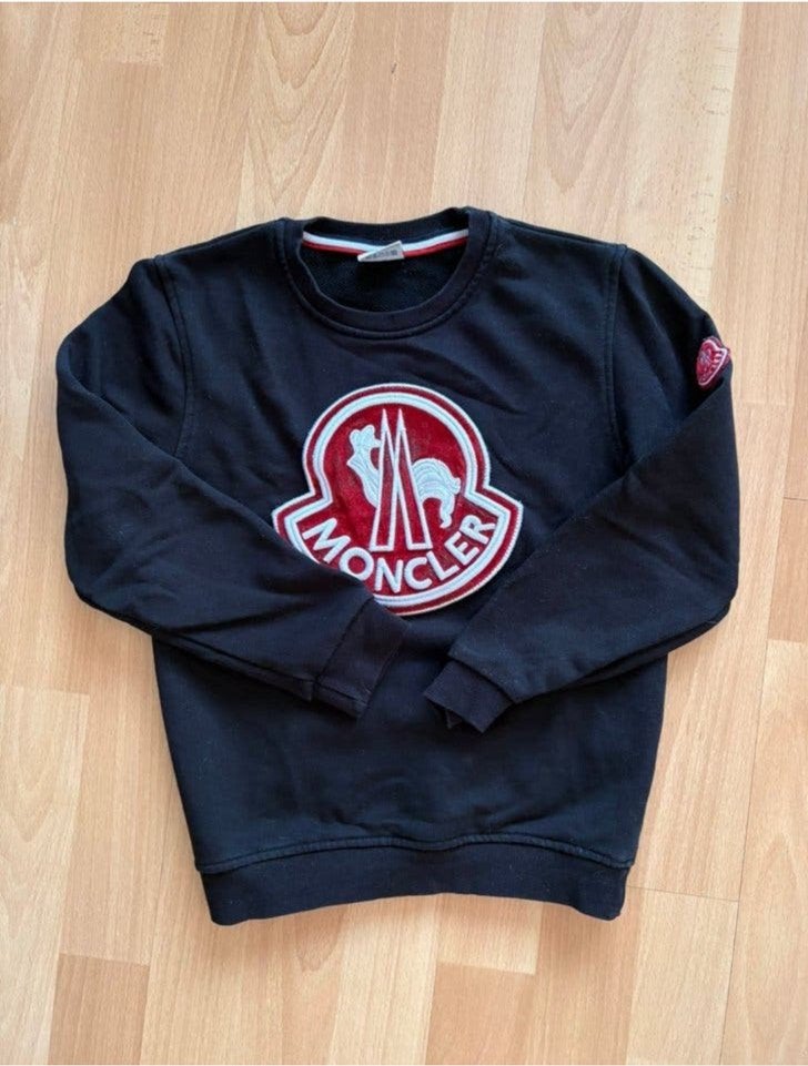 Moncler stoere zwarte trui mt 116/122 ZGAN, Ophalen of Verzenden, Zo goed als nieuw, Jongen, Trui of Vest