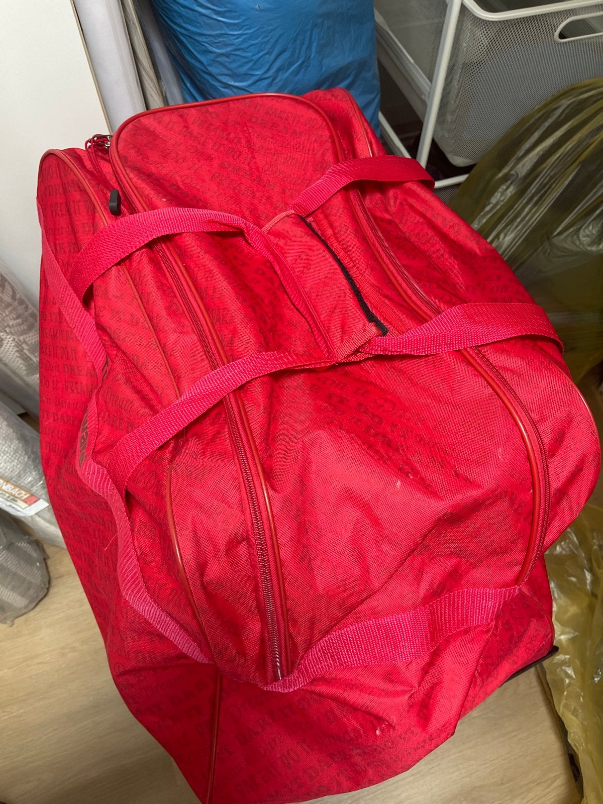 Tupperware nieuwe Reistas Rood - Handige en ruime weekendtas, Gebruikt, 20 tot 30 cm, Ophalen of Verzenden, 60 tot 80 cm