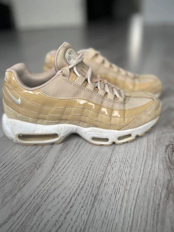 Nike Air Max 95 Beige / Cream – Maat 38.5 – Goede staat, Kleding | Dames, Schoenen, Verzenden, Beige, Sneakers of Gympen, Gedragen