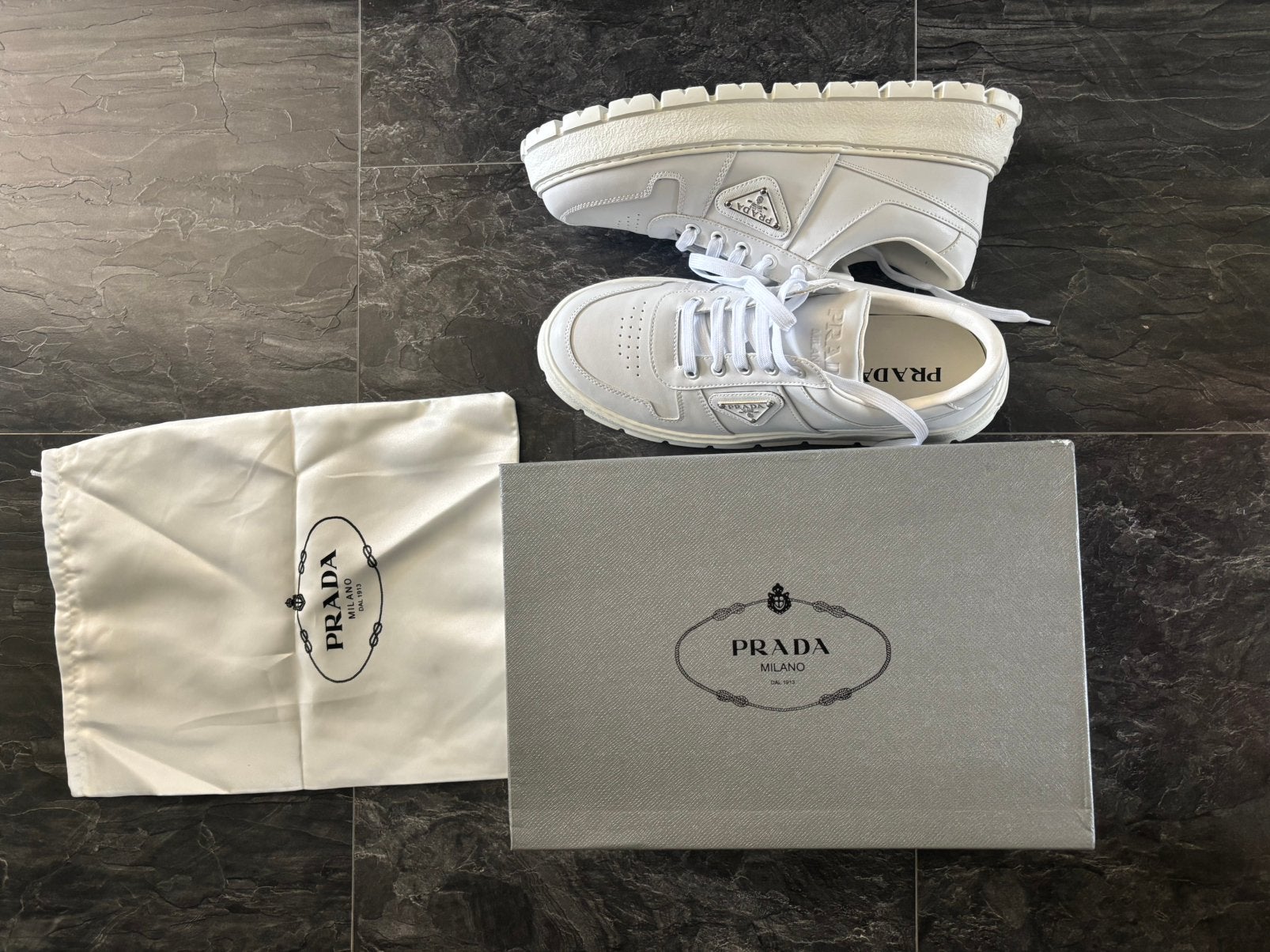 Prada schoen maat 44 met doos en zak 0x gedragen nieuw, Ophalen of Verzenden, Nieuw, Zwart