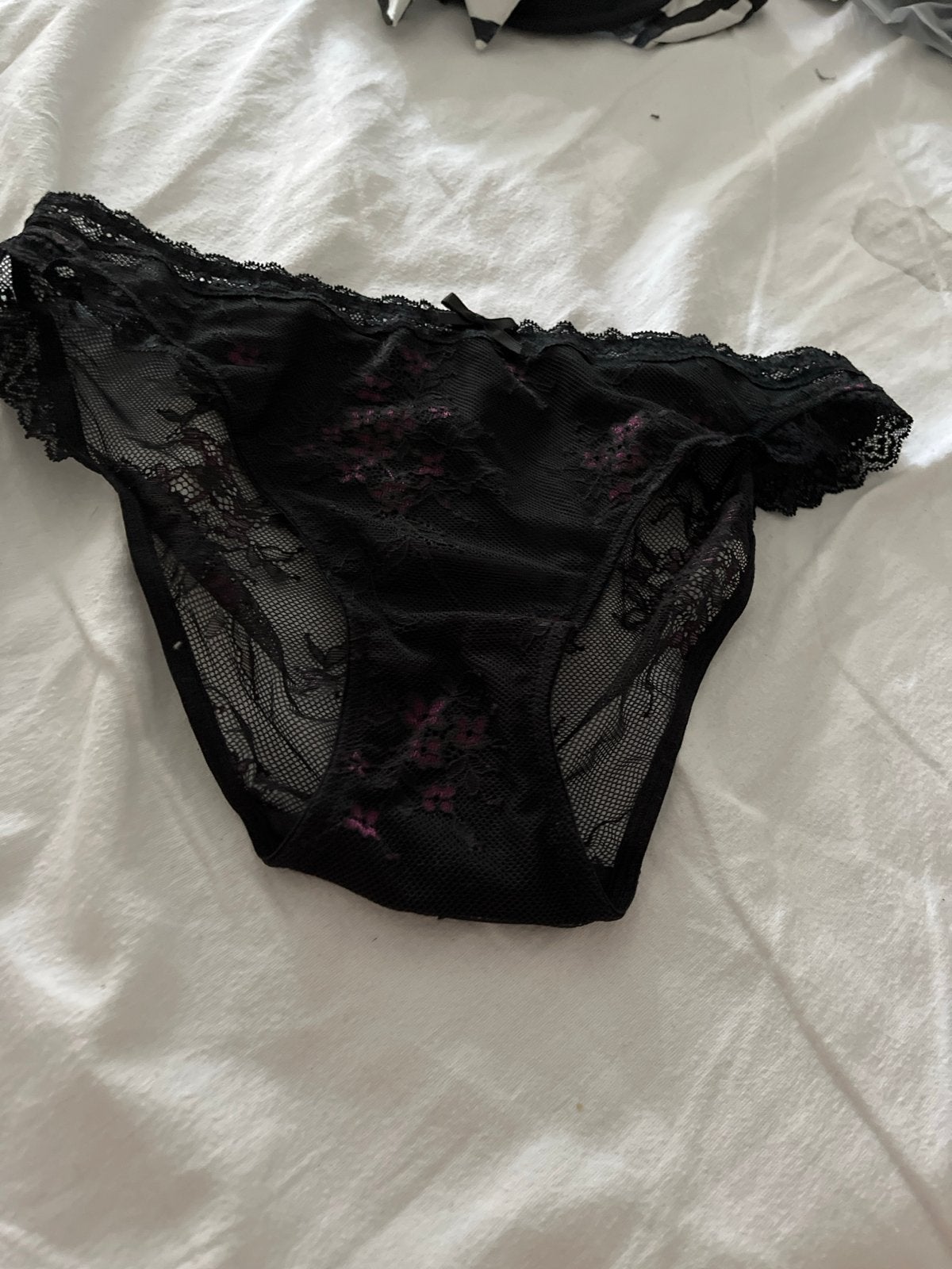Zwart kanten slipje met bloemenpatroon - Maat 38, Verzenden, Zwart, Slip