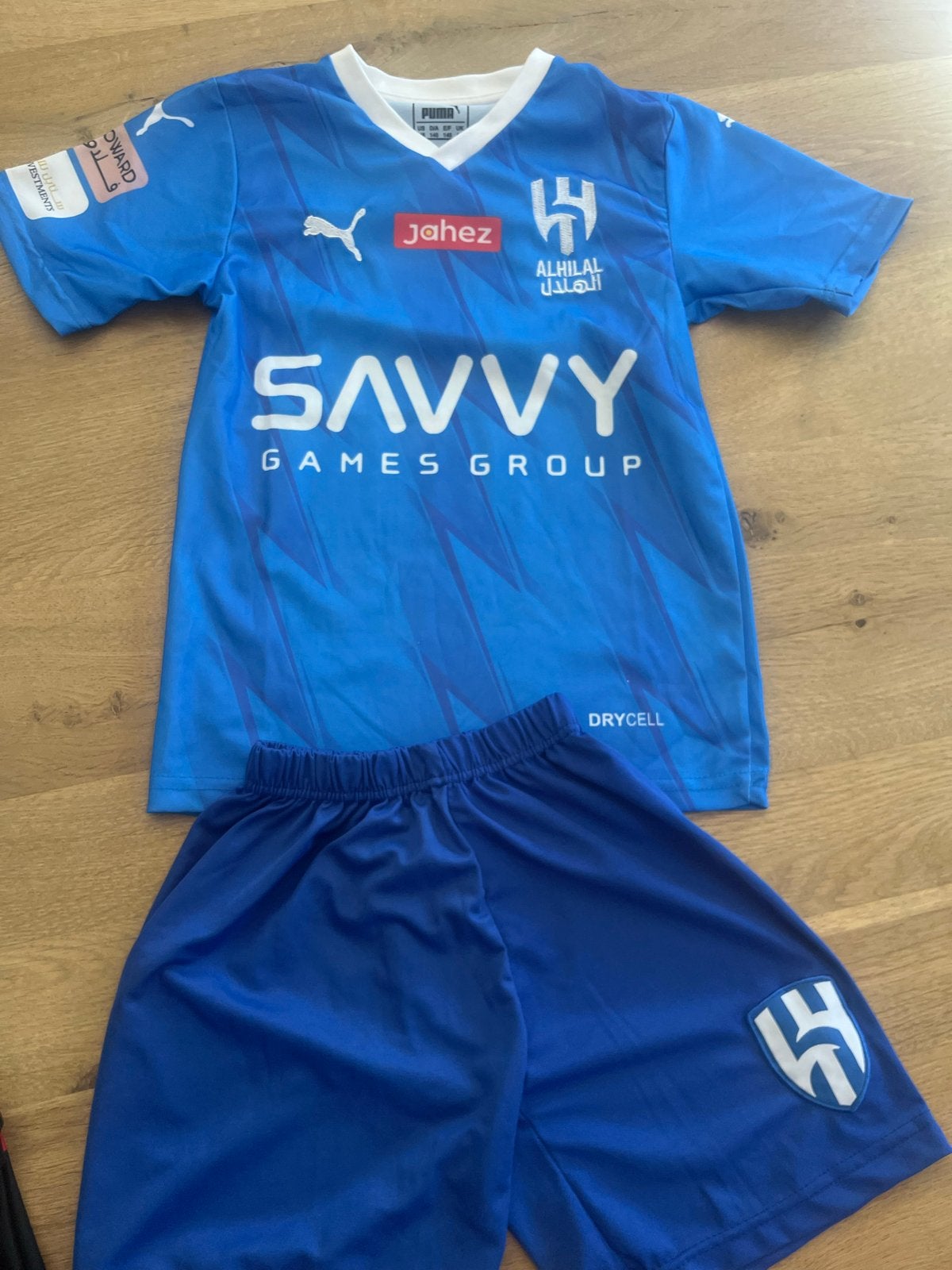 Al Hilal Neymar Jr. Thuisshirt en Broekje - Maat 140, Kinderen en Baby's, Kinderkleding | Maat 140, Ophalen of Verzenden, Zo goed als nieuw