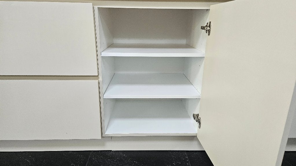 Showroomkeuken Magnolia hoogglans met AEG apparatuur, Huis en Inrichting, Ophalen, 200 cm of meer, Nieuw, 200 cm of meer