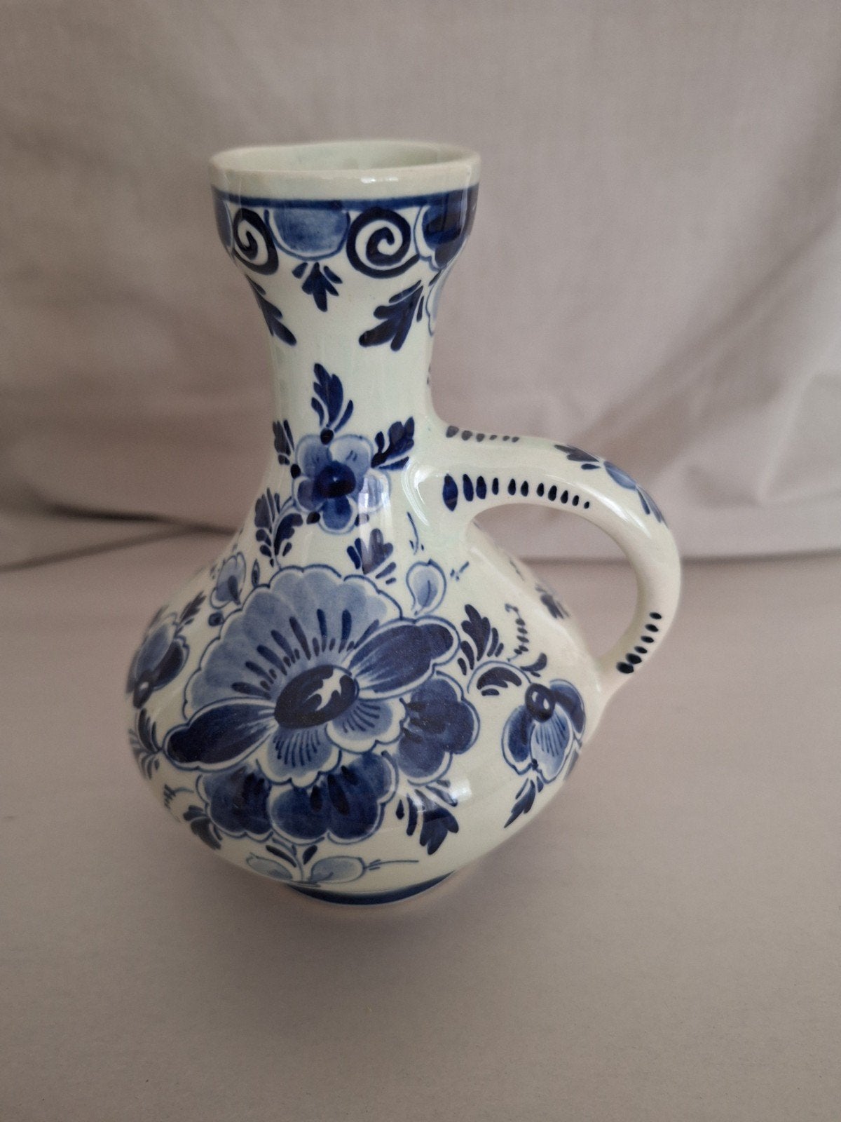 Regina Delfts Blauw Holland vaasje met bloemmotief, Ophalen of Verzenden