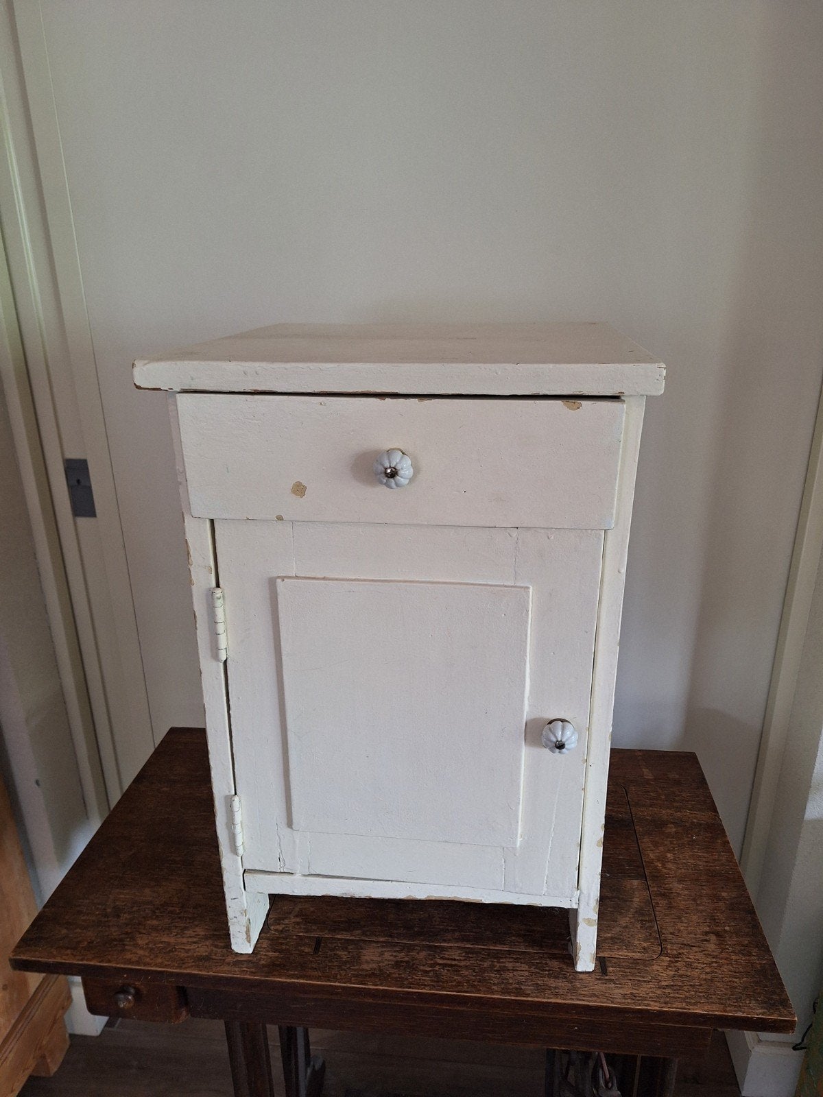 Vintage retro nachtkastje landelijk kastje grenen, Ophalen of Verzenden, Minder dan 45 cm