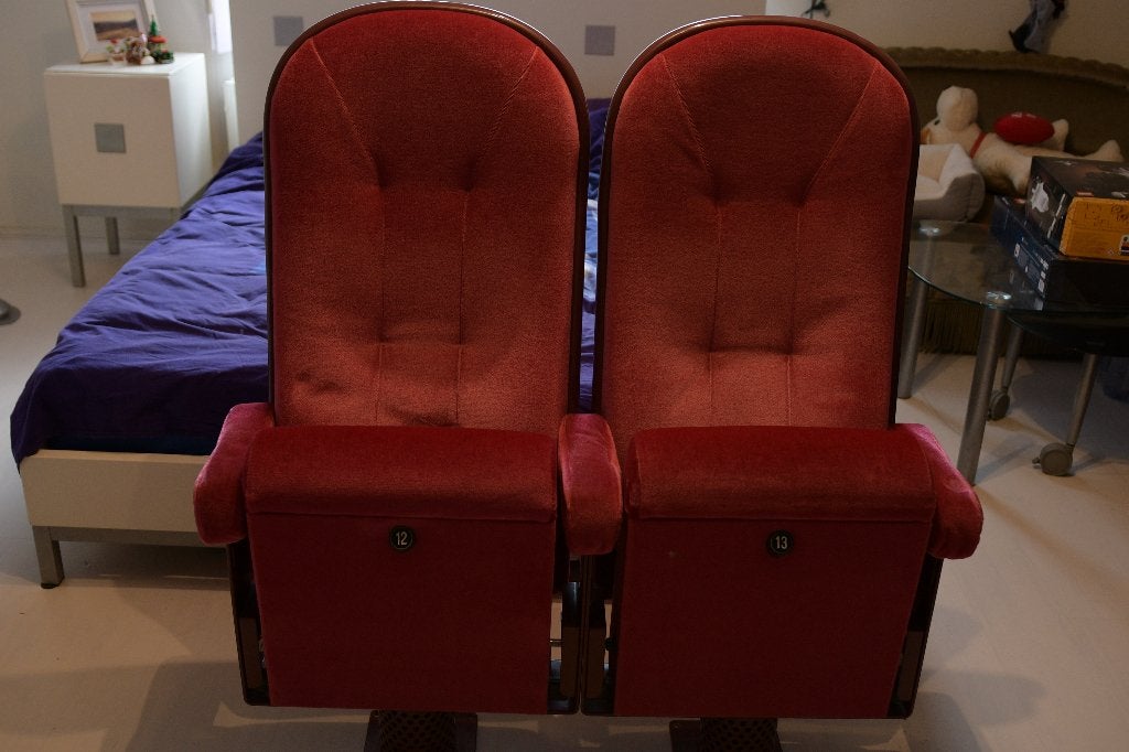 Bioscoopstoelen uit het oude theater aan de parade Den Bosch, Ophalen, Gebruikt, Twee, Kunststof